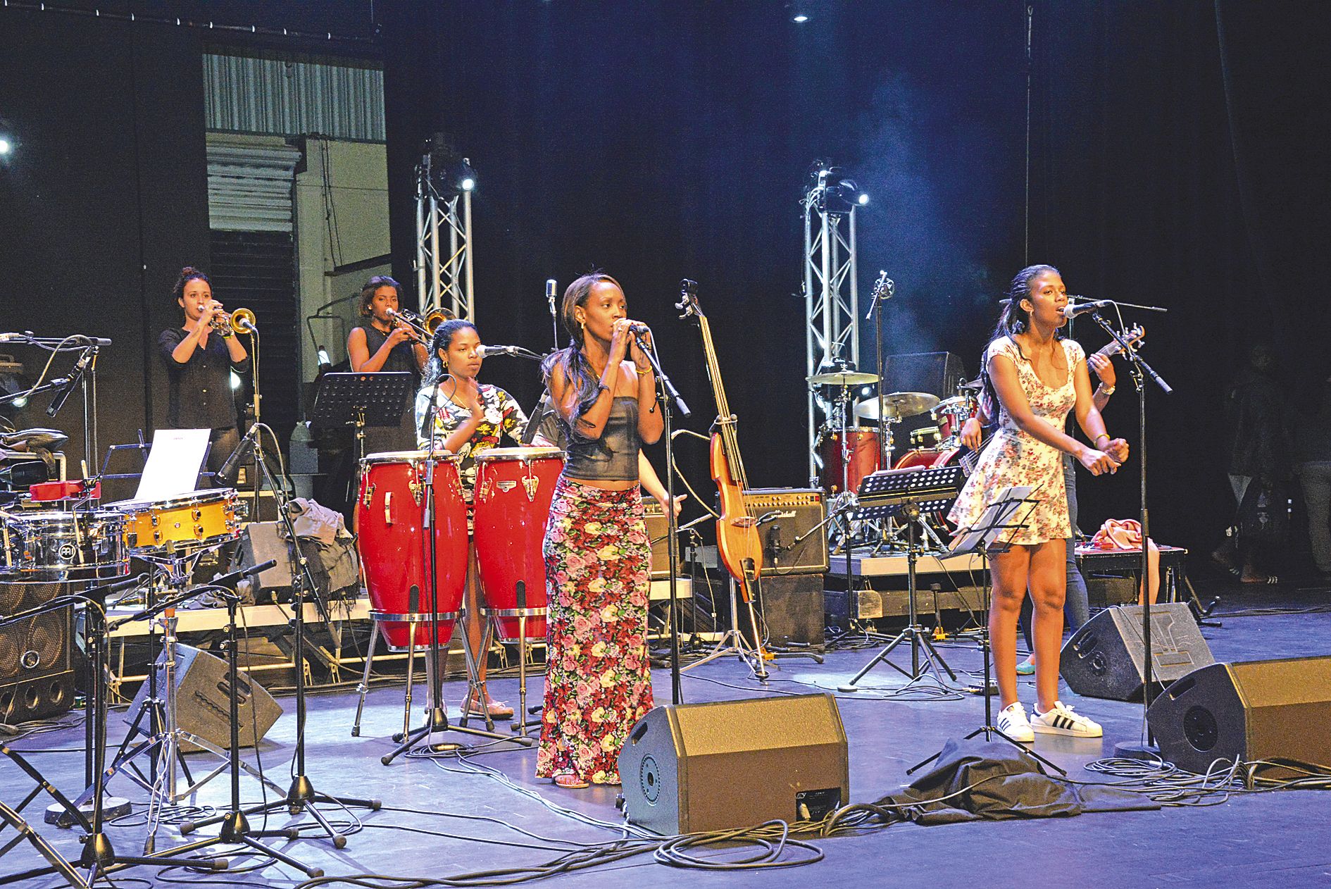 C’est la première que Mulatason « part si loin ». Jusque-là cantonnées aux Caraïbes et à l’Amérique latine, les huit filles partent à la conquête de l’Europe.