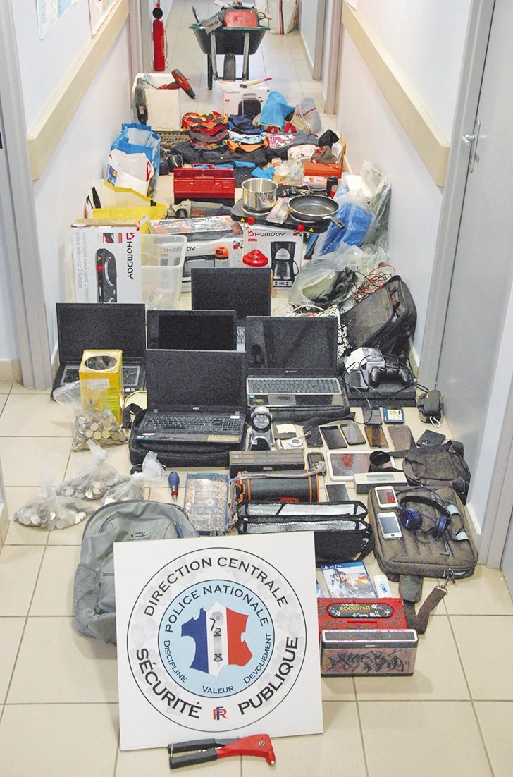 Des dizaines d’objets volés ont été retrouvées lors de perquisitions. Les propriétaires sont appelés à se présenter au commissariat central de Nouméa.