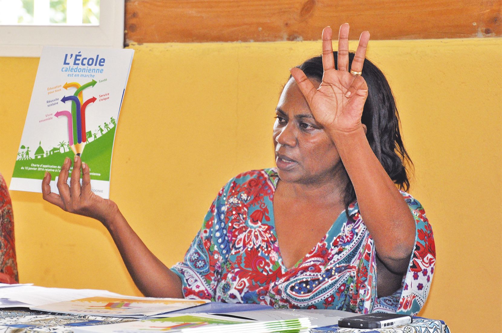 Hélène Iékawé a été un temps enseignante au collège de Taremen alors que le maire de Maré en était le directeur.