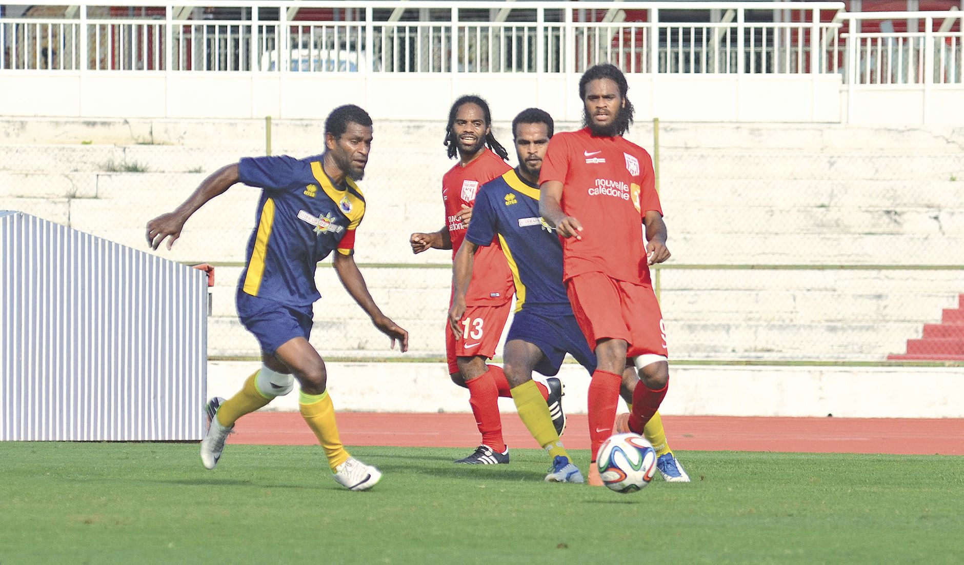 L’activité du capitaine de Patho Henri Caroine (à gauche en bleu) a été décisive.