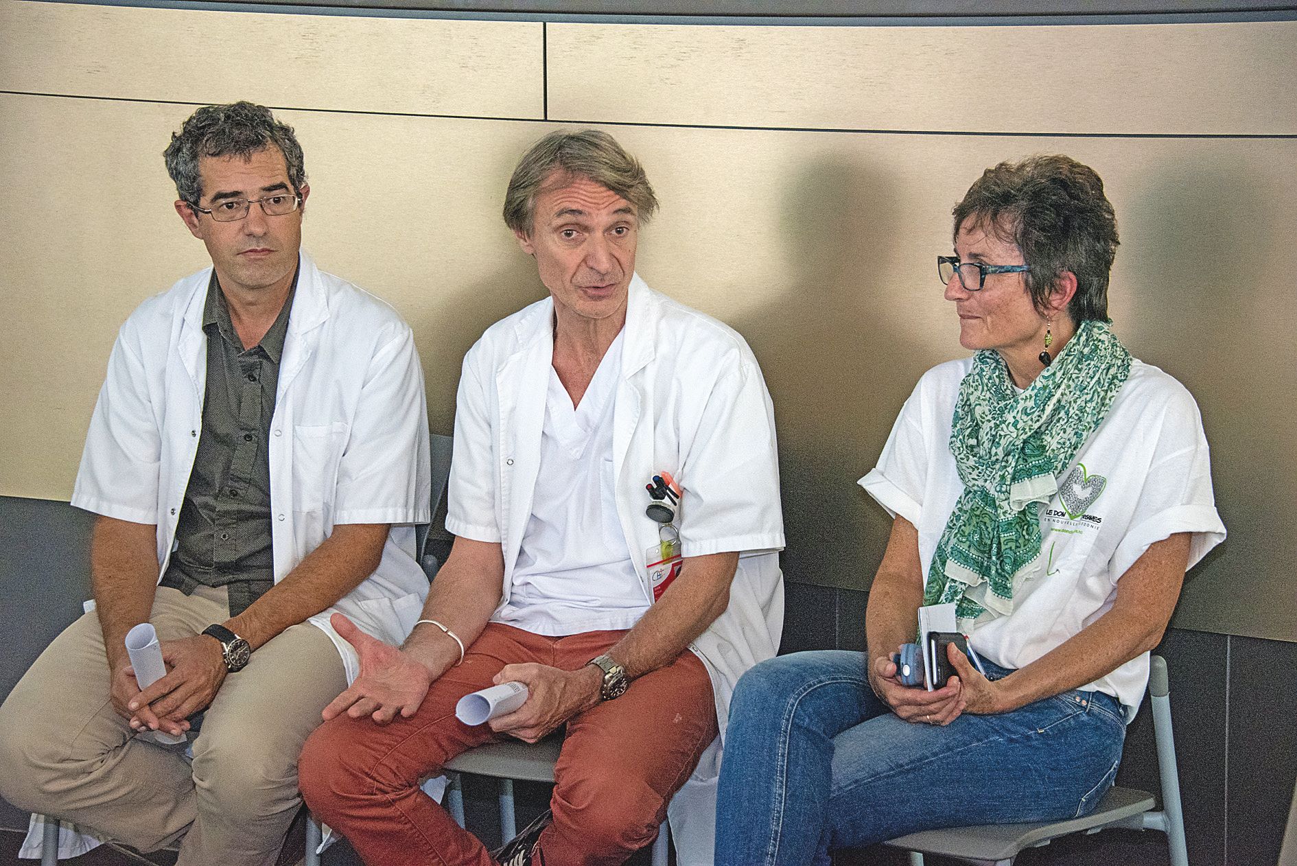 De gauche à droite : Emmanuel Couadeau, du département  anesthésie-réanimation, Nicolas Quirin, du service d’hémodialyse  et Véronique Biche, de la coordination hospitalière de prélèvement.