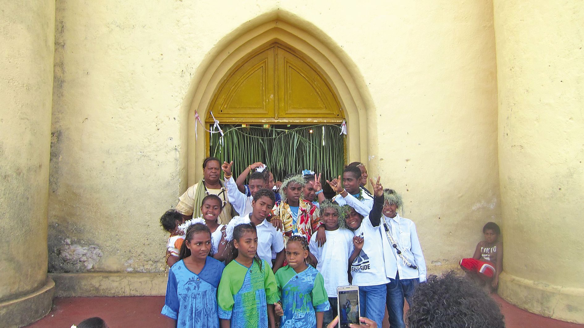 Dix-sept premières communions ont eu lieu samedi en l’église de Hnathalo, en présence de nombreux paroissiens et du père François Grossin.