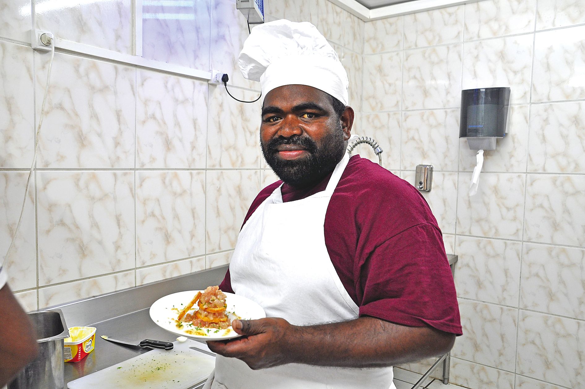 Dans la cuisine du snack de Wakoné lundi midi.