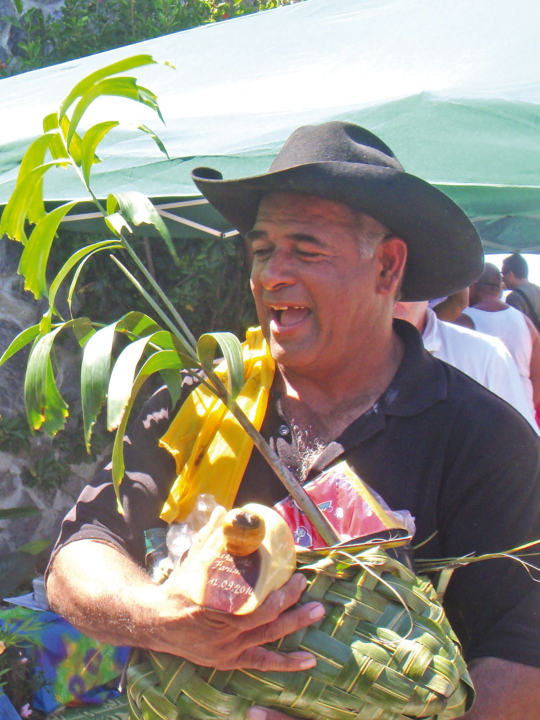Une autre médaille au palmarès de Tino : champion du fouillage  et du bouffage de ver de bancoule en septembre 2010.