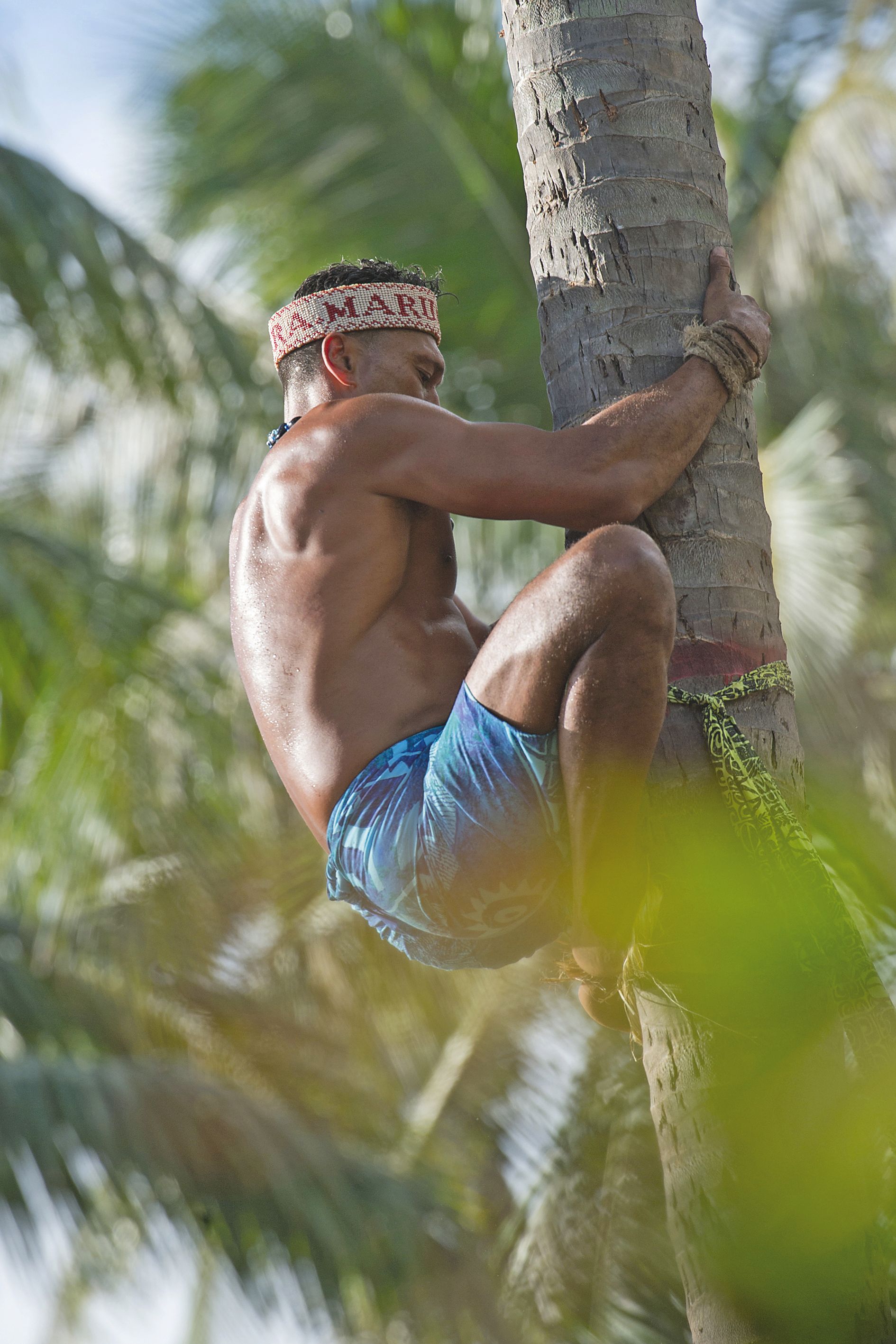 Les premiers championnats du monde de grimper decocotier ont été remportés par Georges Iona, des îles Cook.