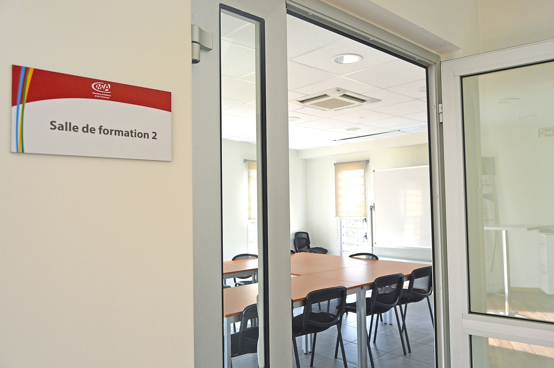 Deux salles sont uniquement destinées à la formation. Sur les 1 529 entreprises artisanales implantées en province Nord cette année, « 42 % d’entre elles exercent leur activité sur la zone VKPP », indique la CMA.