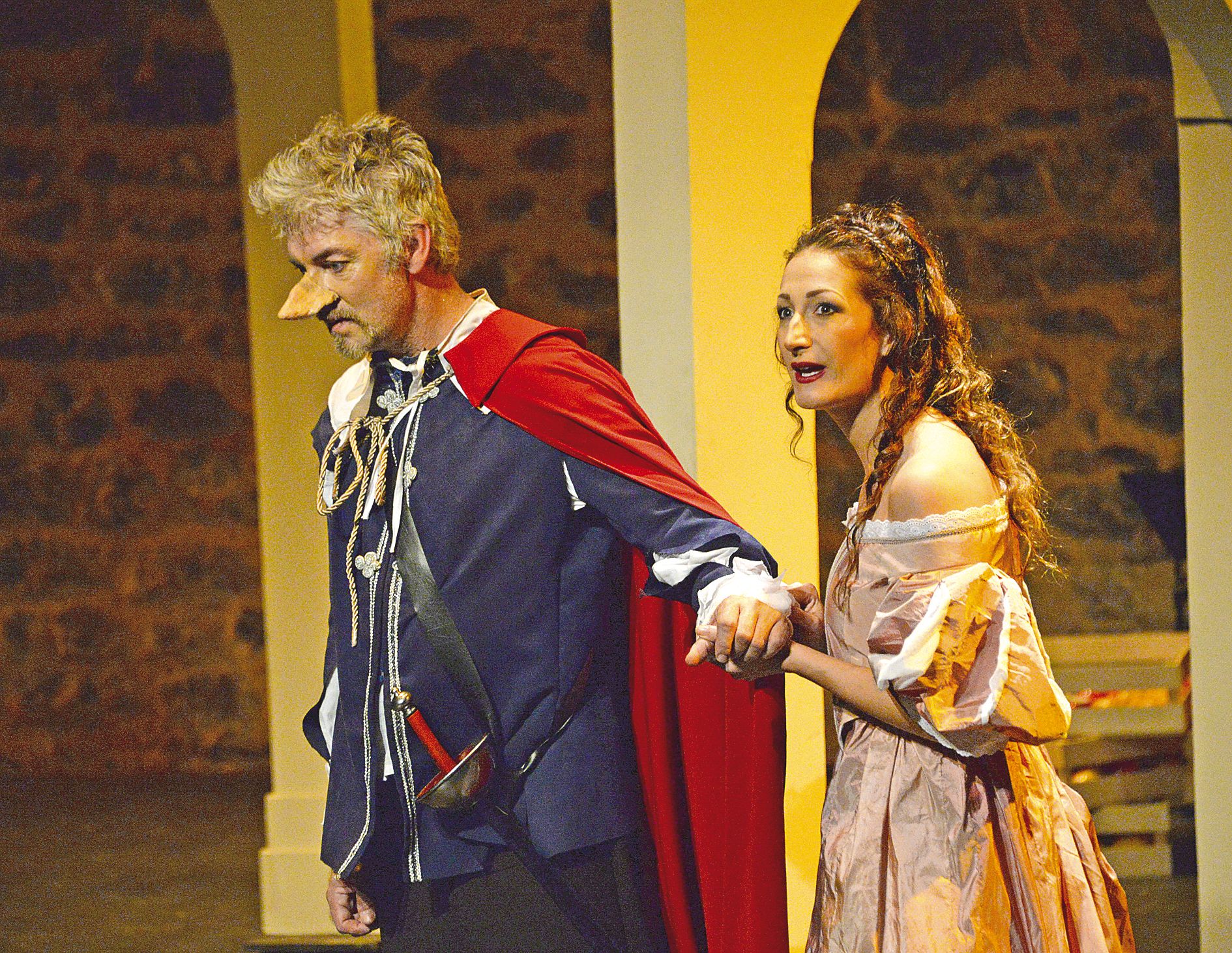 2 600 vers en alexandrins composent les cinq actes de Cyrano de Bergerac. Le rôle-titre en dit à lui seul 1 600.