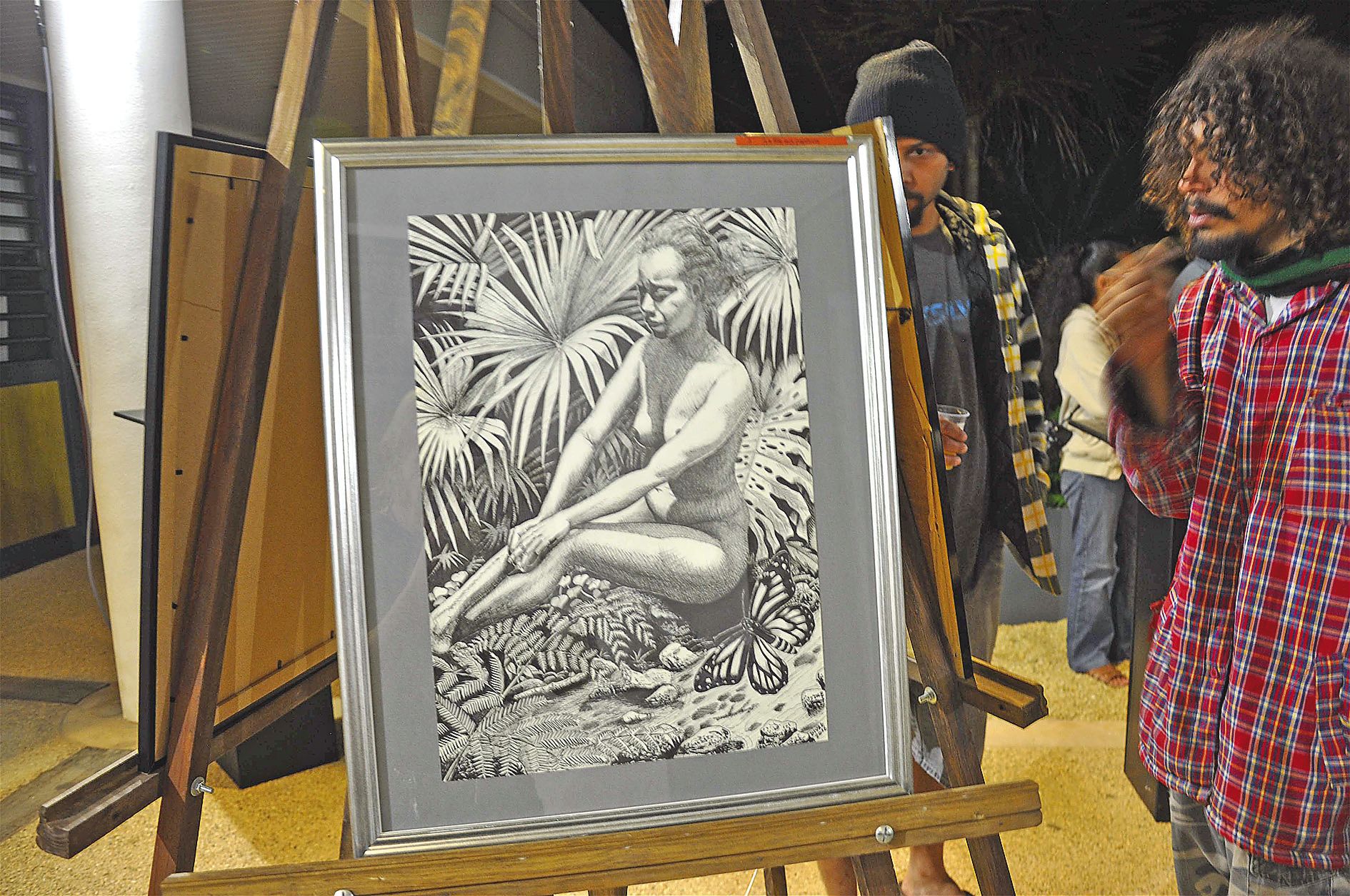 Le dessinateur David Dijou proposait trois tableaux en noir et blanc  au stylo à encre Staedtler aux pointes fines.