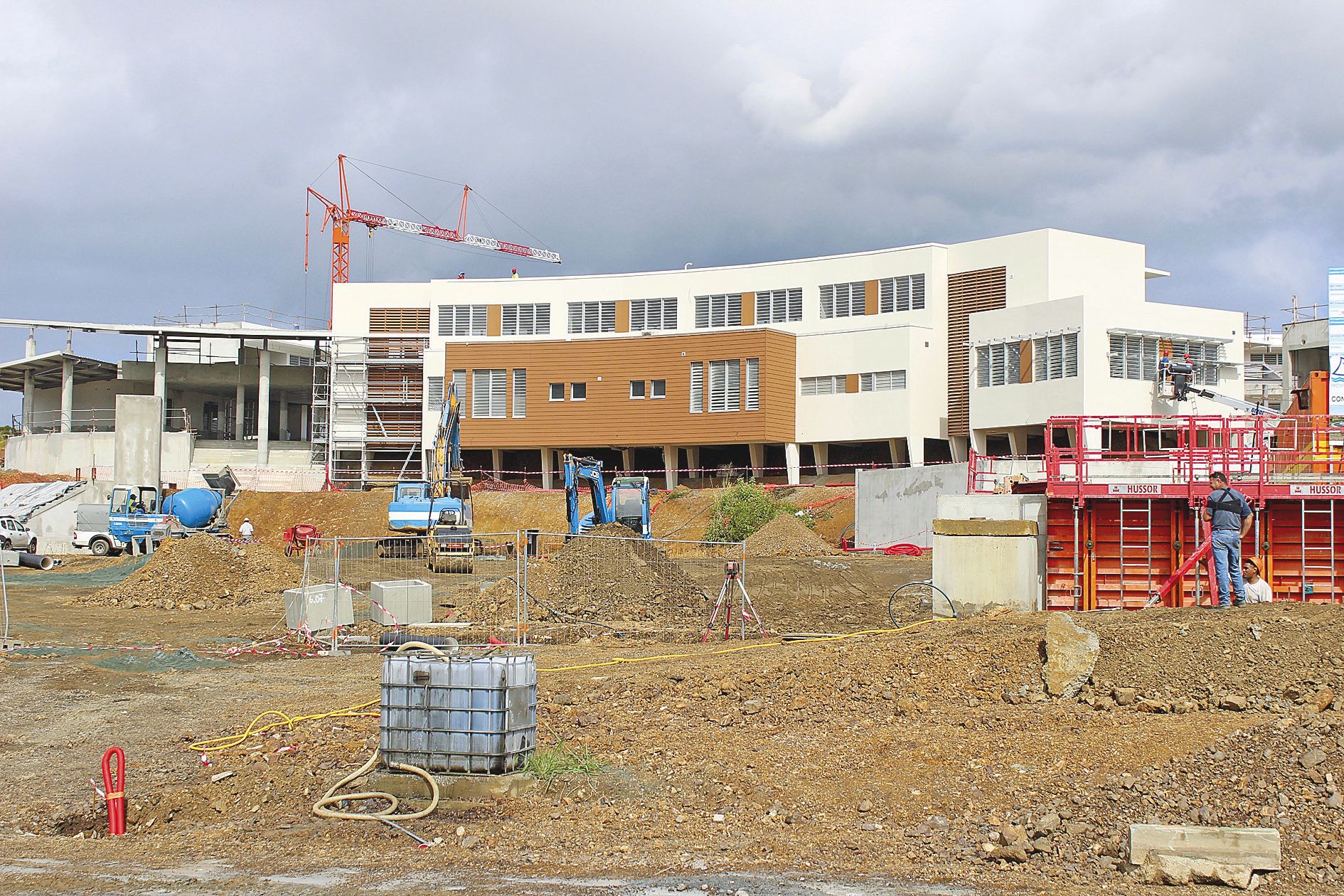 Le collège d’Apogoti devrait être prêt pour la rentrée.