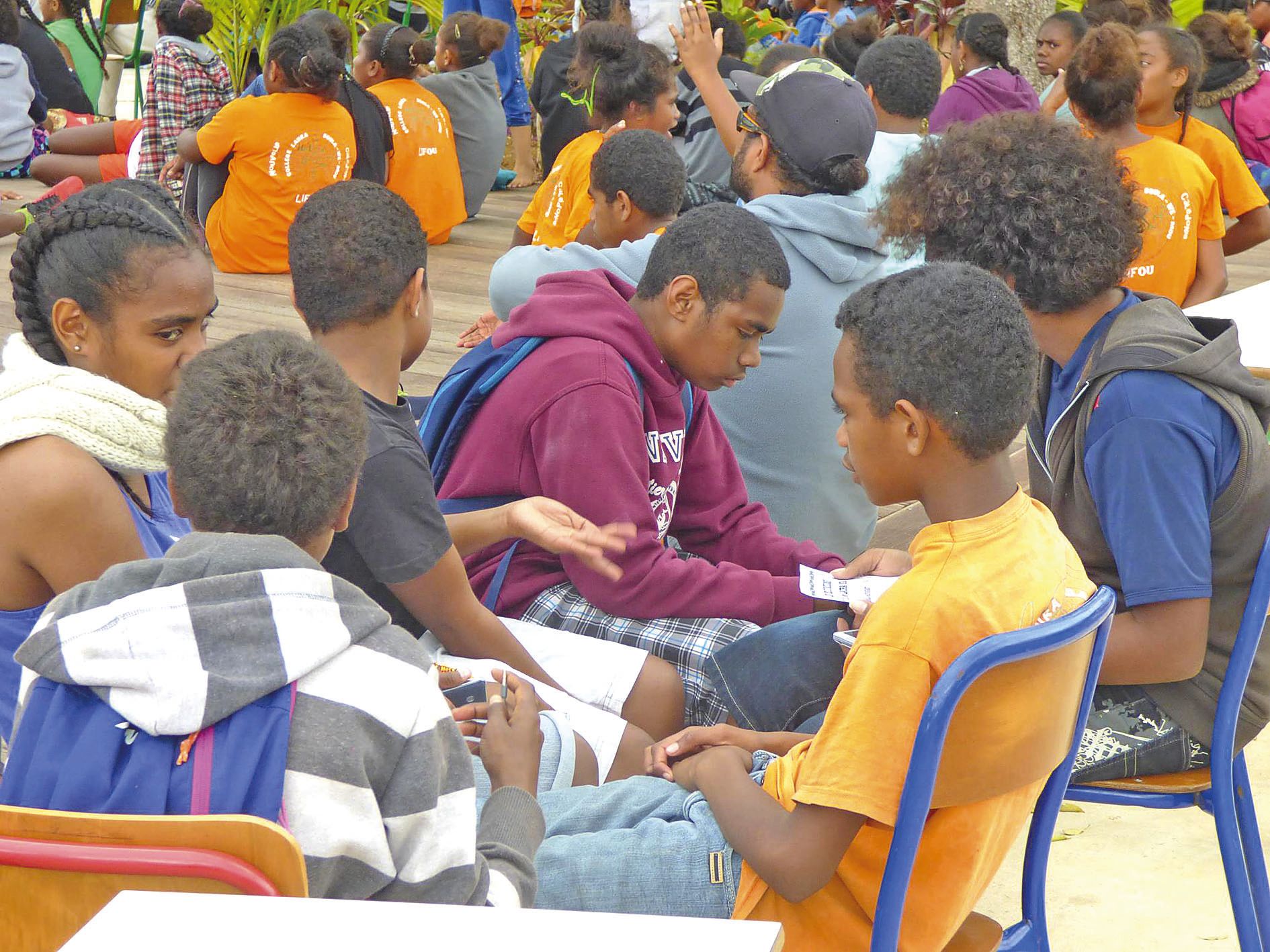 Les jeunes lauréats ont animé une quinzaine de stands d’informations pour les plus jeunes des classes de la 6e à la 3e. Des instants privilégiés de partage avec les aînés, les enseignants du lycée des Îles, mais aussi avec les familles et les proches. Une