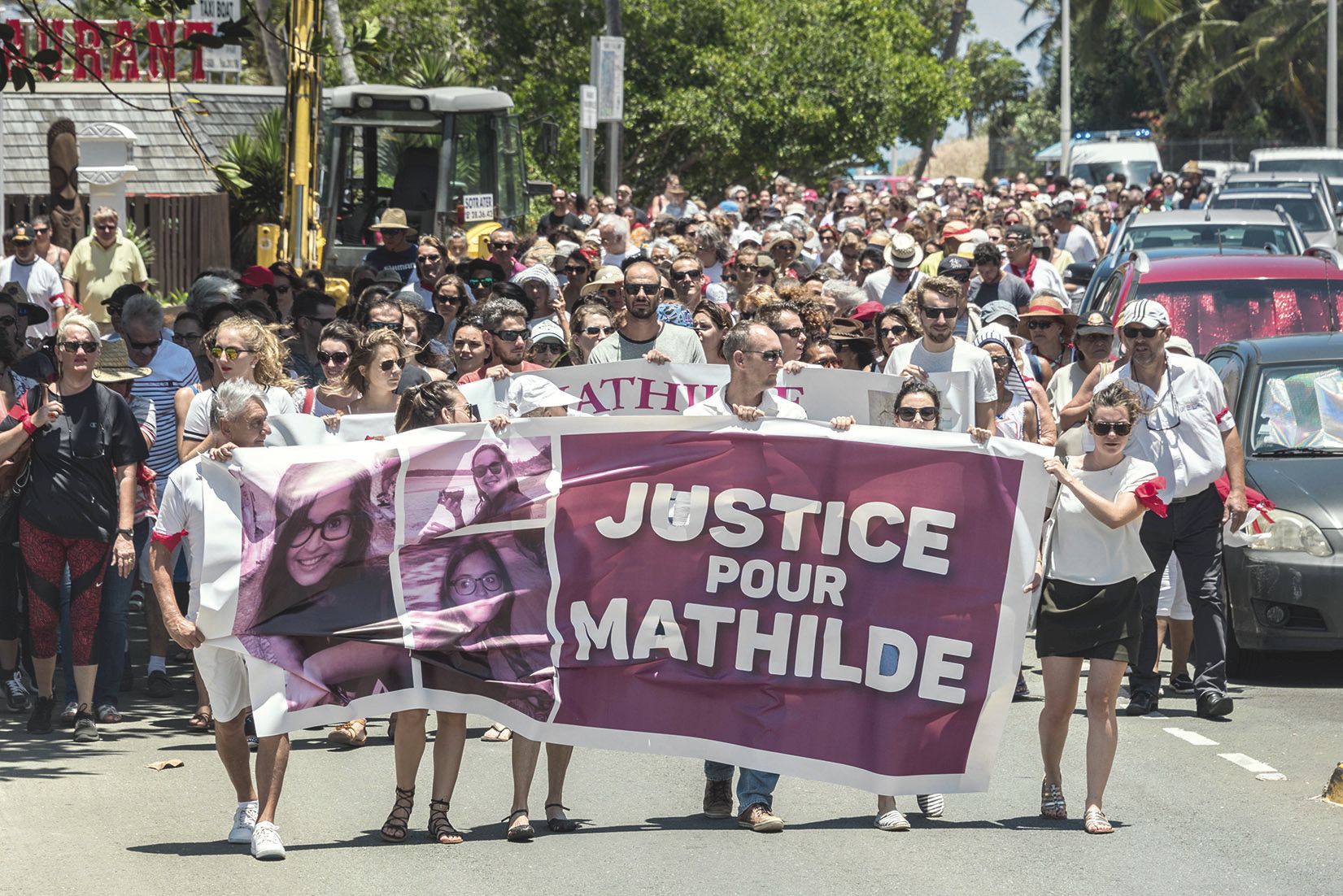 Le 8 novembre, 300 personnes ont défilé entre le Rocher à la voile et les farés de l’Anse-Vata en mémoire de Mathilde Molina, percutée par un véhicule qui a pris la fuite le 19 août.
