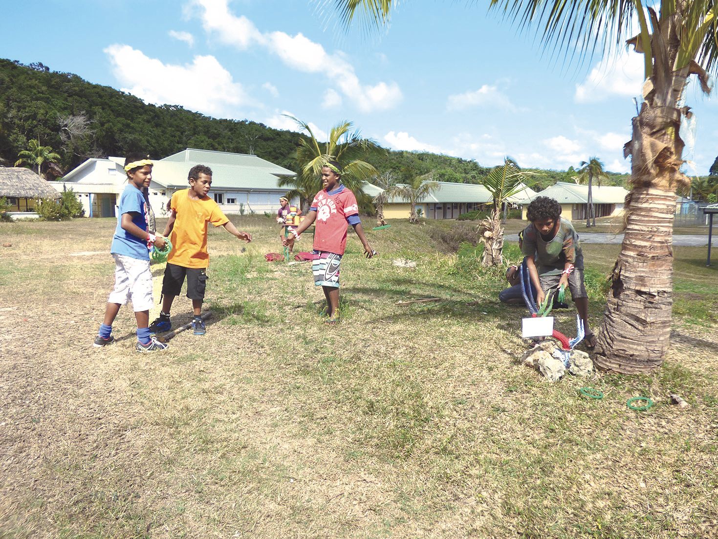 Répartis par groupes de douze, mélangeant CM2 et 6e, les élèves se sont confrontés aux  différentes problématiques du développement durable. Ils s’y sont investis selon leur sensibilité.