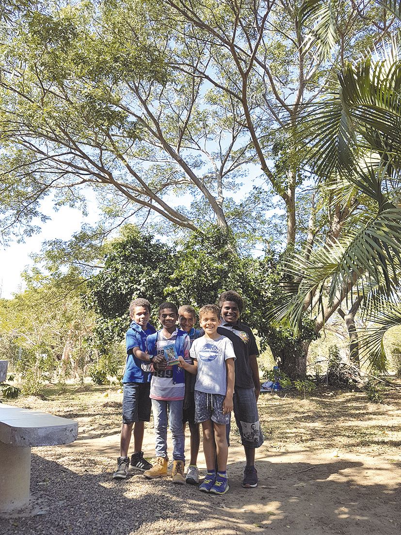 Hayë, Samuel, Rodley, Heimata et Pascal, en CE2B à l’école publique de Voh, ont aidé?? les plus petits.