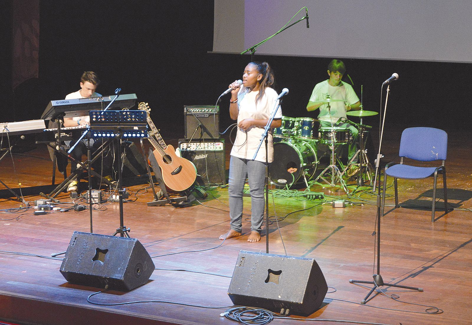 Le trio Mix, formé de Marie, Enzo et Nicolas, du collège de Koné, est sélectionné pour la finale. Les « trois copains » attendent avec impatience le stage d’une semaine à Nouméa.