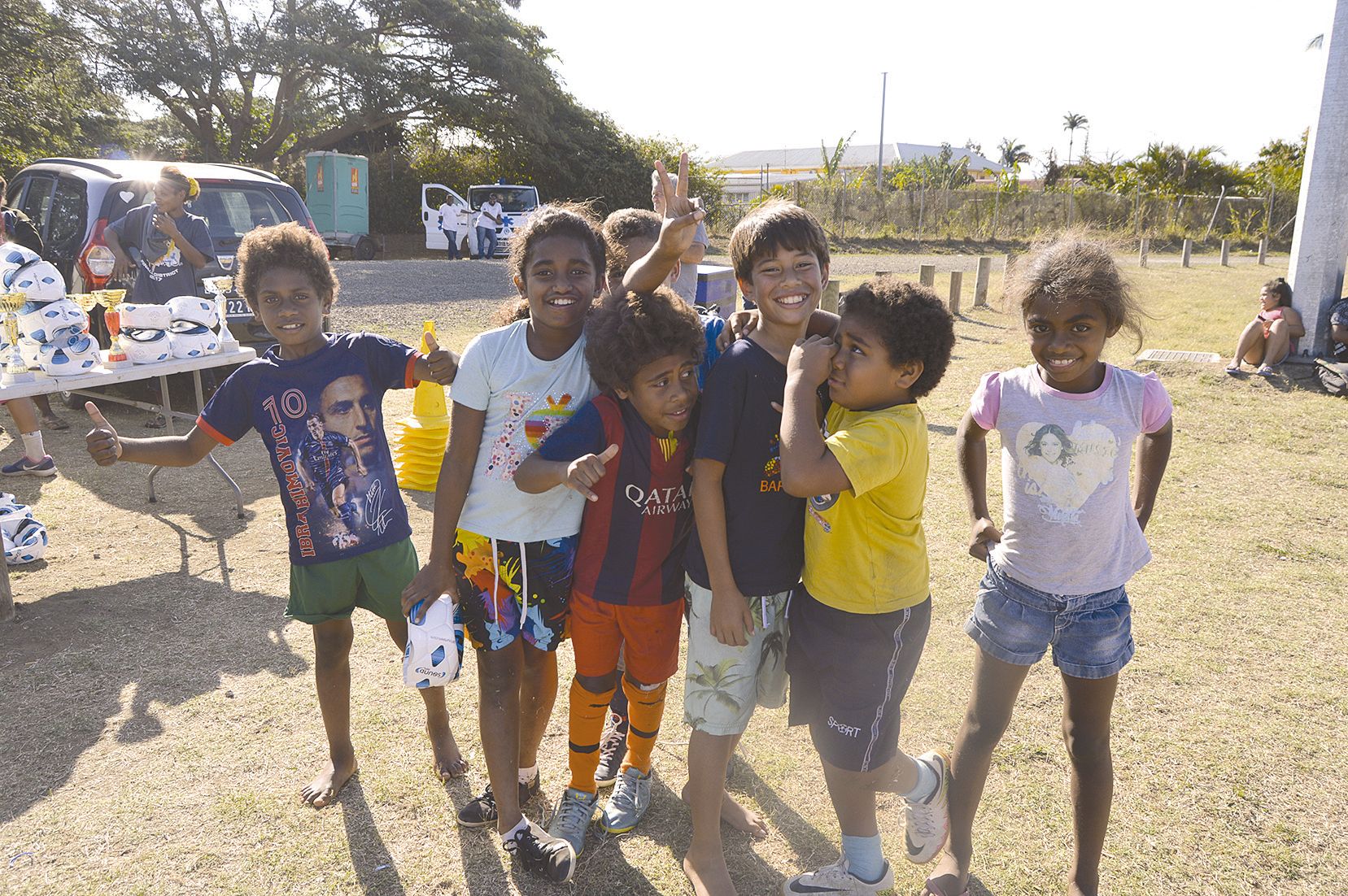 Après la victoire, la récompense ! Chaque équipe, qu’elle soit qualifiée ou pas pour l’étape suivante, a reçu une coupe, des ballons ou un jeu de boules, pour sa participation.