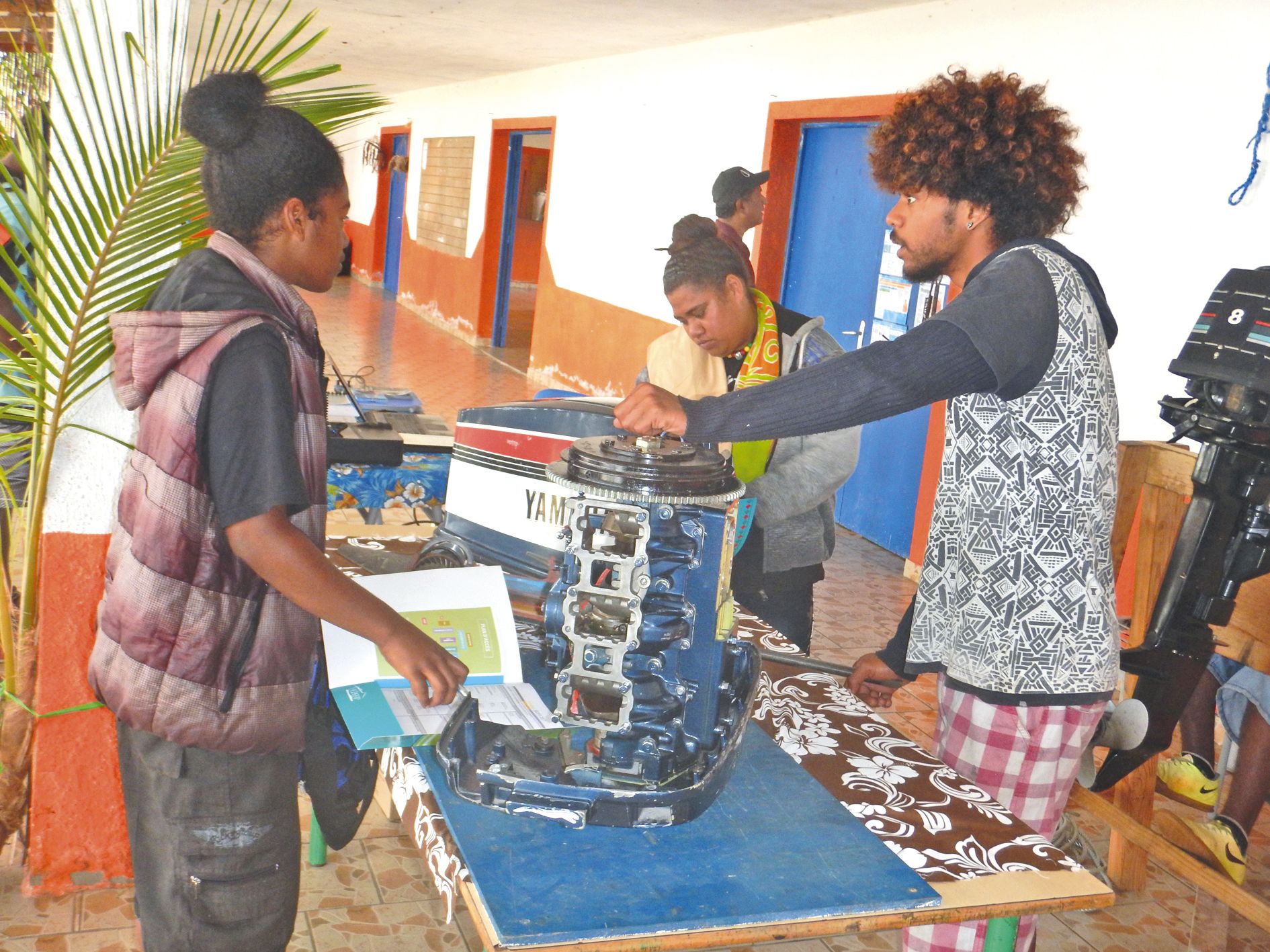 Onze lycées sont venus présenter les cursus possibles, lors de ce Salon organisé par l’Etablissement provincial de l\'emploi, de la formation et de l\'insertion professionnelle. Comme ici le stand du CAP GEMM (Gestion et exploitation en milieu marin) prop