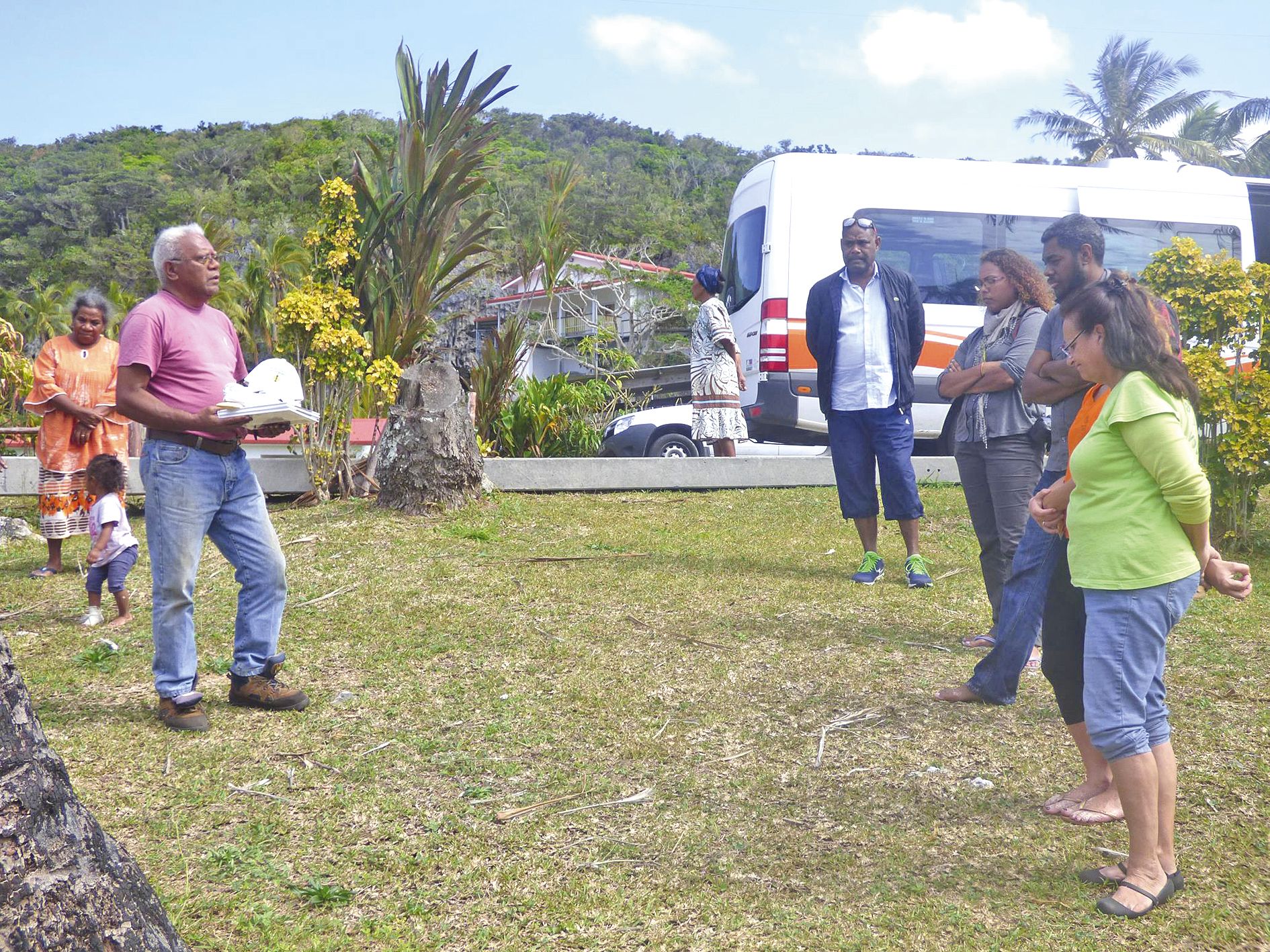 Sur la plage, un geste coutumier a eu lieu entre le service de l’environnement de la PIL, les bénévoles de l’Aquarium et le propriétaire terrien Georges Streter.