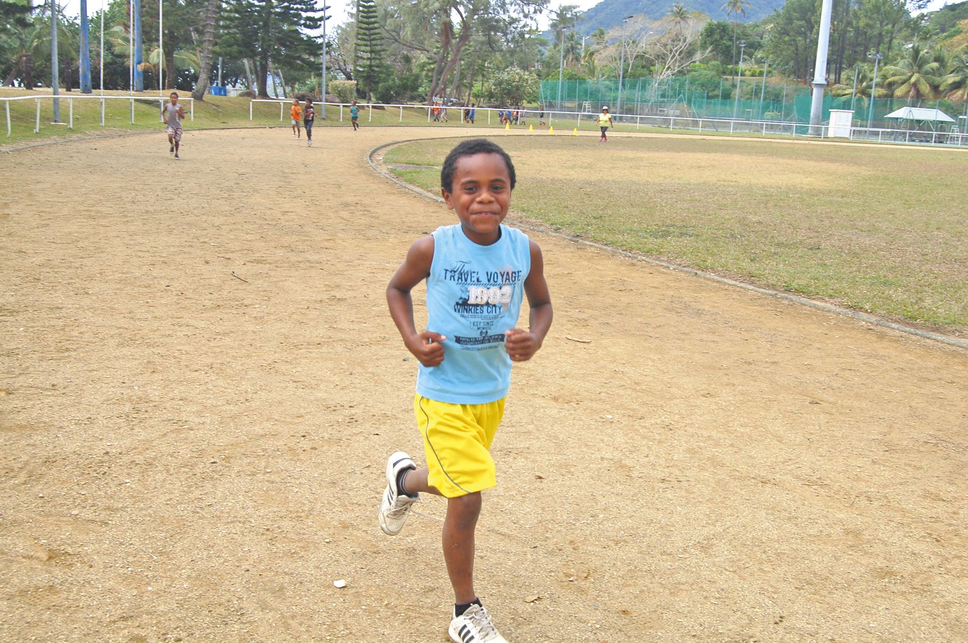 Djamaël, 9 ans, de l’école de Hienghène, remplit ici son contrat de 8 minutes.