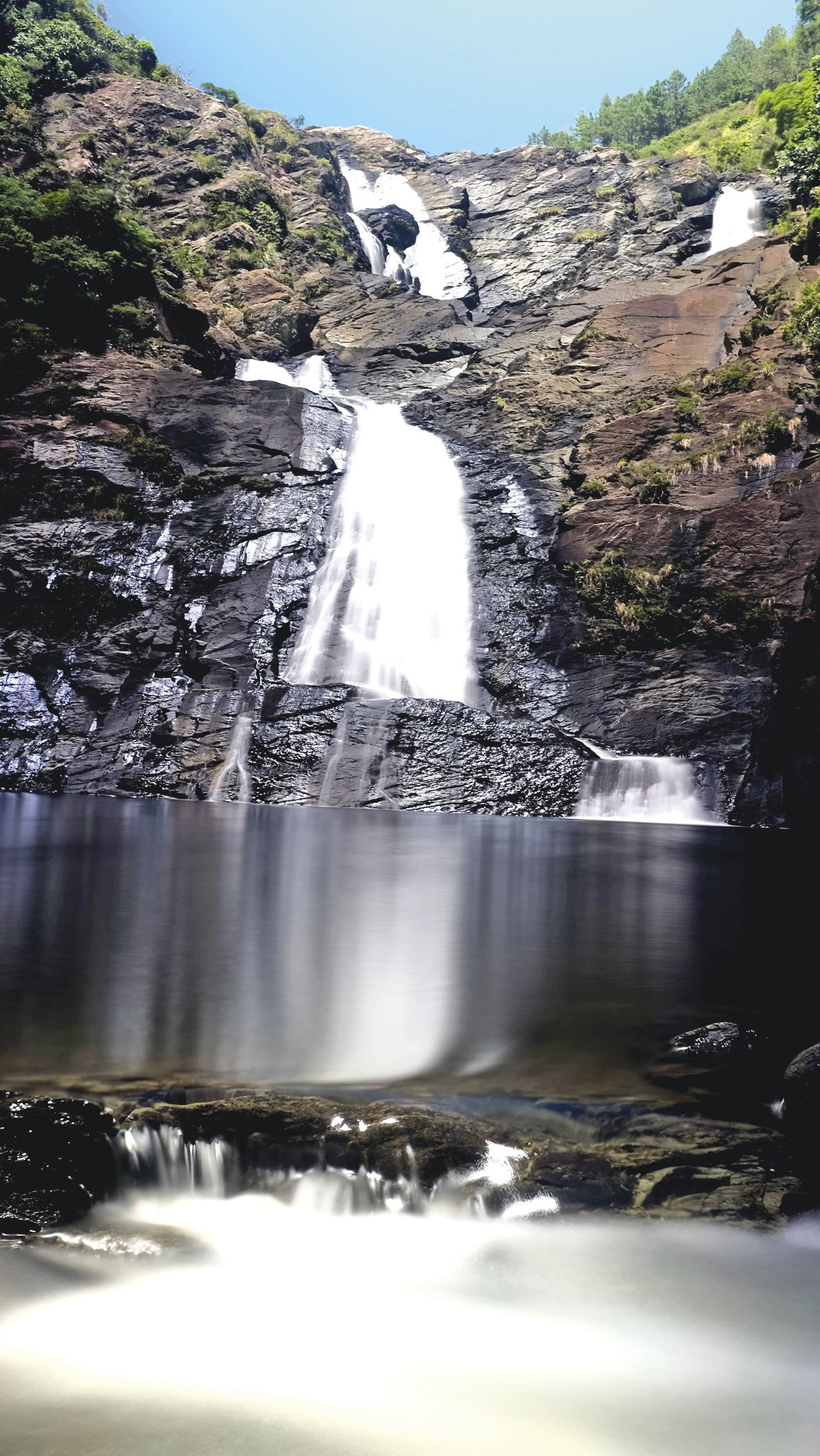 La très accessible cascade de Bâ, un des attraits touristiques de Houaïlou.