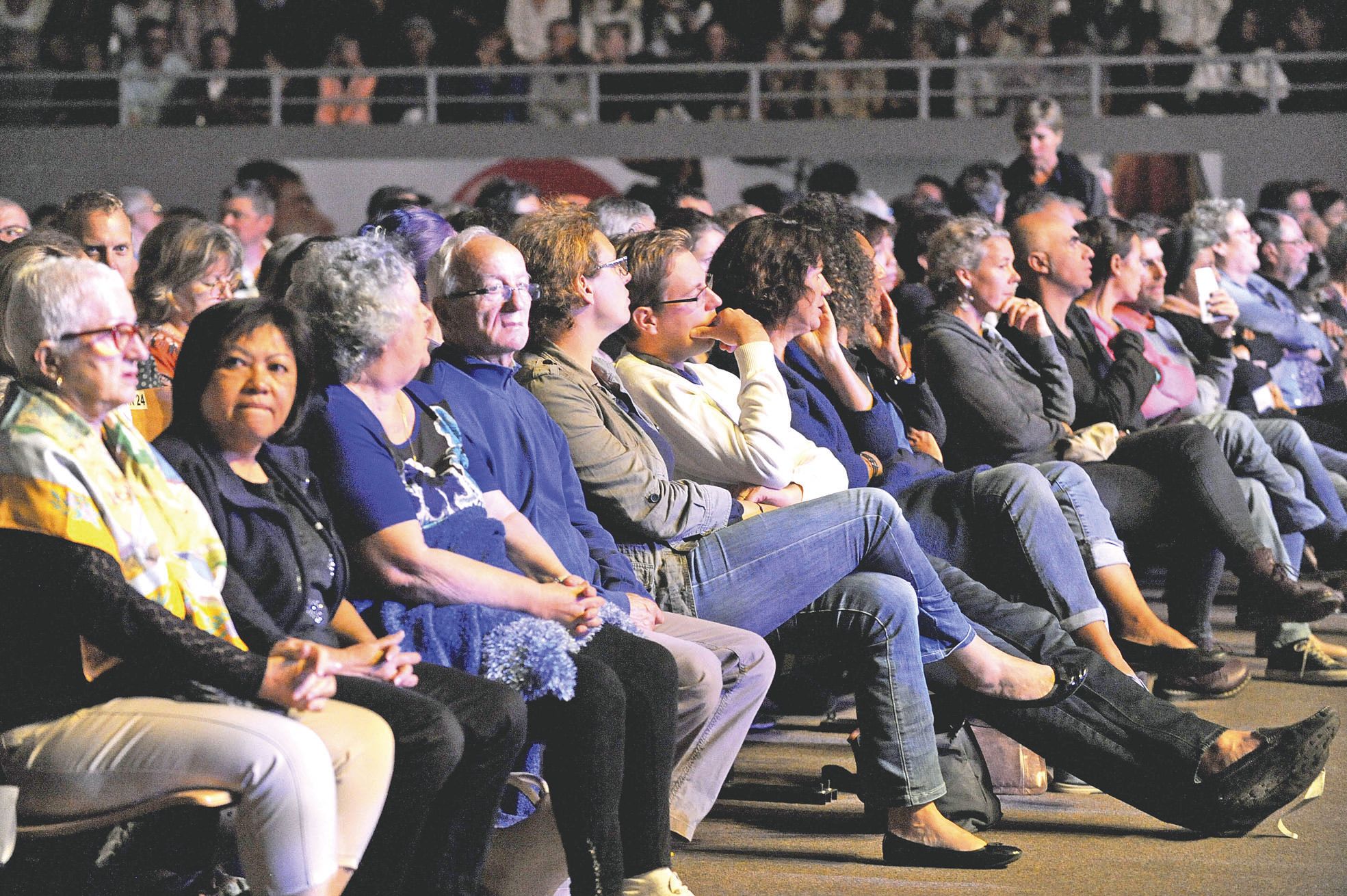 Le public a répondu présent. L’Arène du Sud, dans une configuration sans fosse, avec  uniquement des places assises, n’était pas loin d’être pleine.