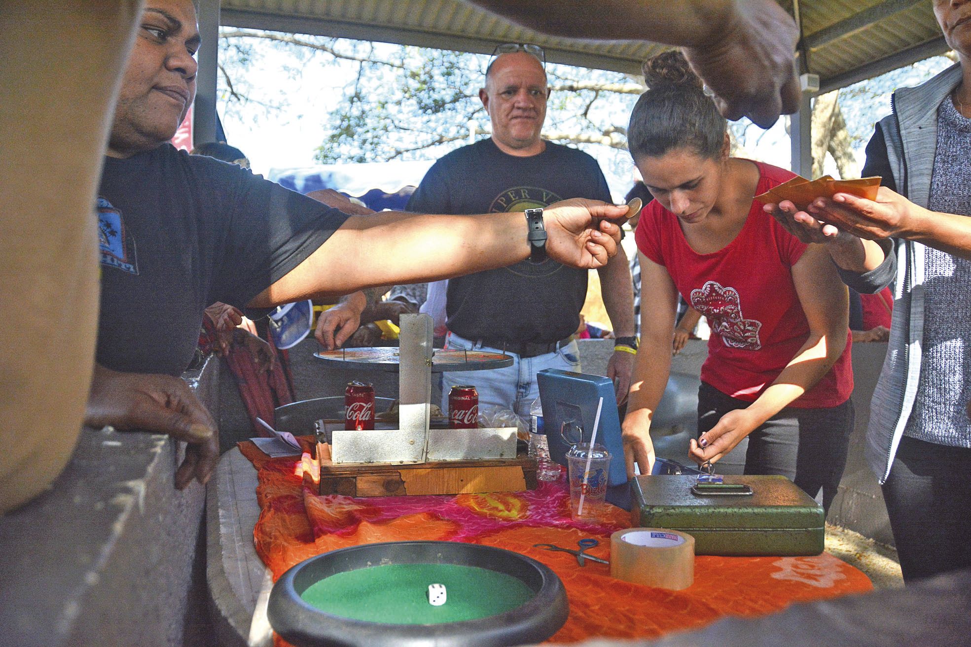 En marge des paris sur les courses, nombreux sont ceux à avoir misé quelques pièces sur la roulette de l’Association omnisports de Népoui, là pour financer une colonie de vacances en octobre.