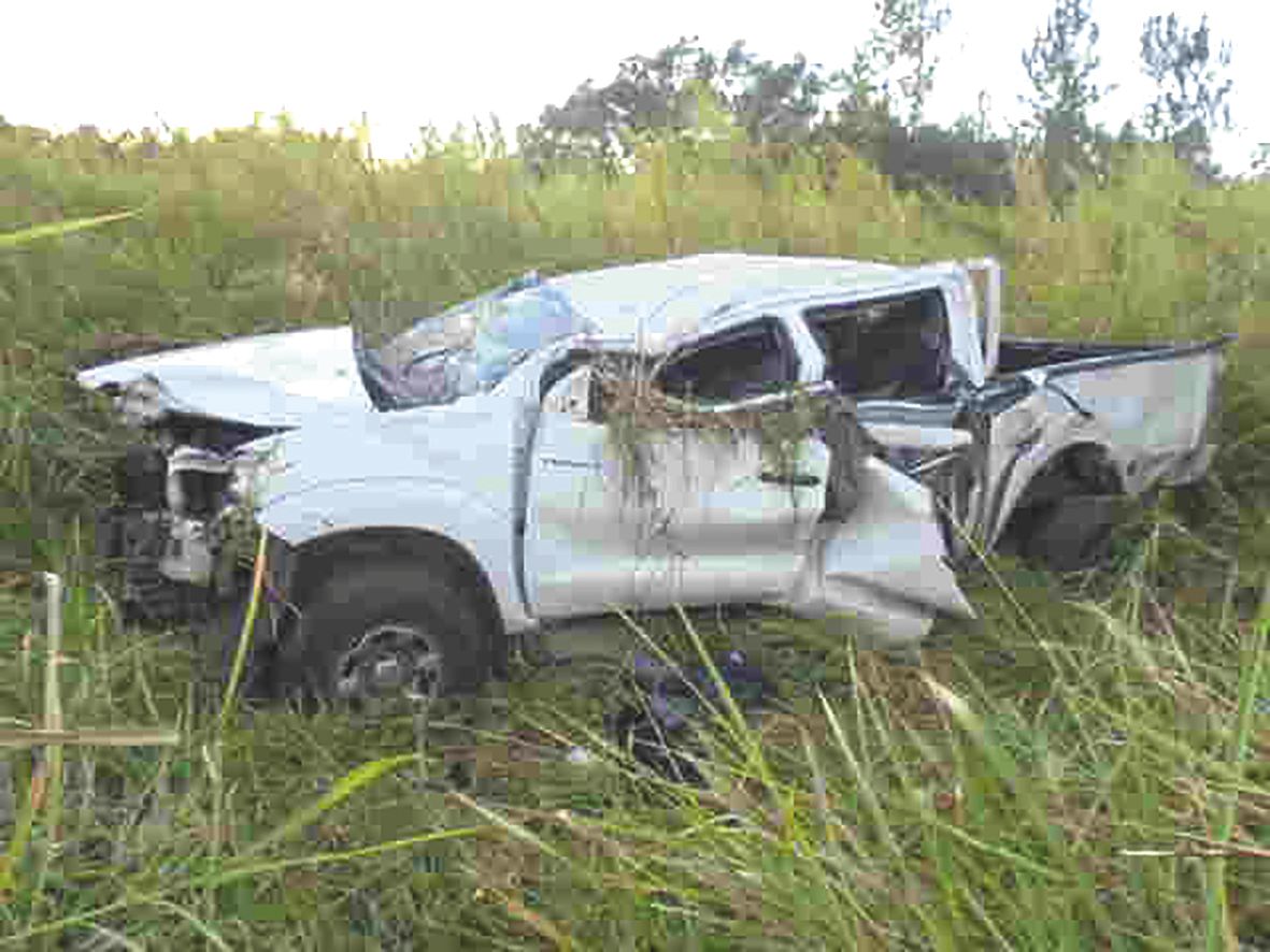 Le véhicule accidenté à Pouébo, à proximité de la tribu de Tchamboène. Le conducteur est décédé, les deux passagers ont été blessés.