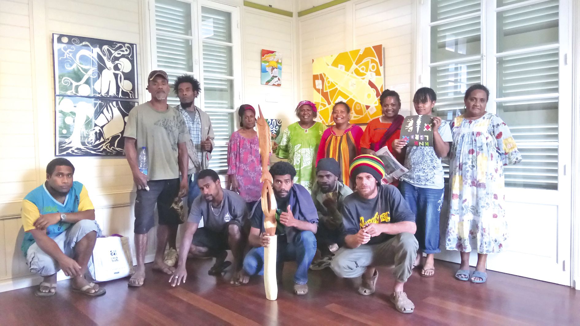 L’association Artcöö, chargée de coordonner le projet, réunit des sculpteurs, une conteuse, des dessinateurs et des  danseurs. Chaque résidence est composée de plusieurs ateliers : danse traditionnelle, conte et chant, peinture, sculpture et instruments t