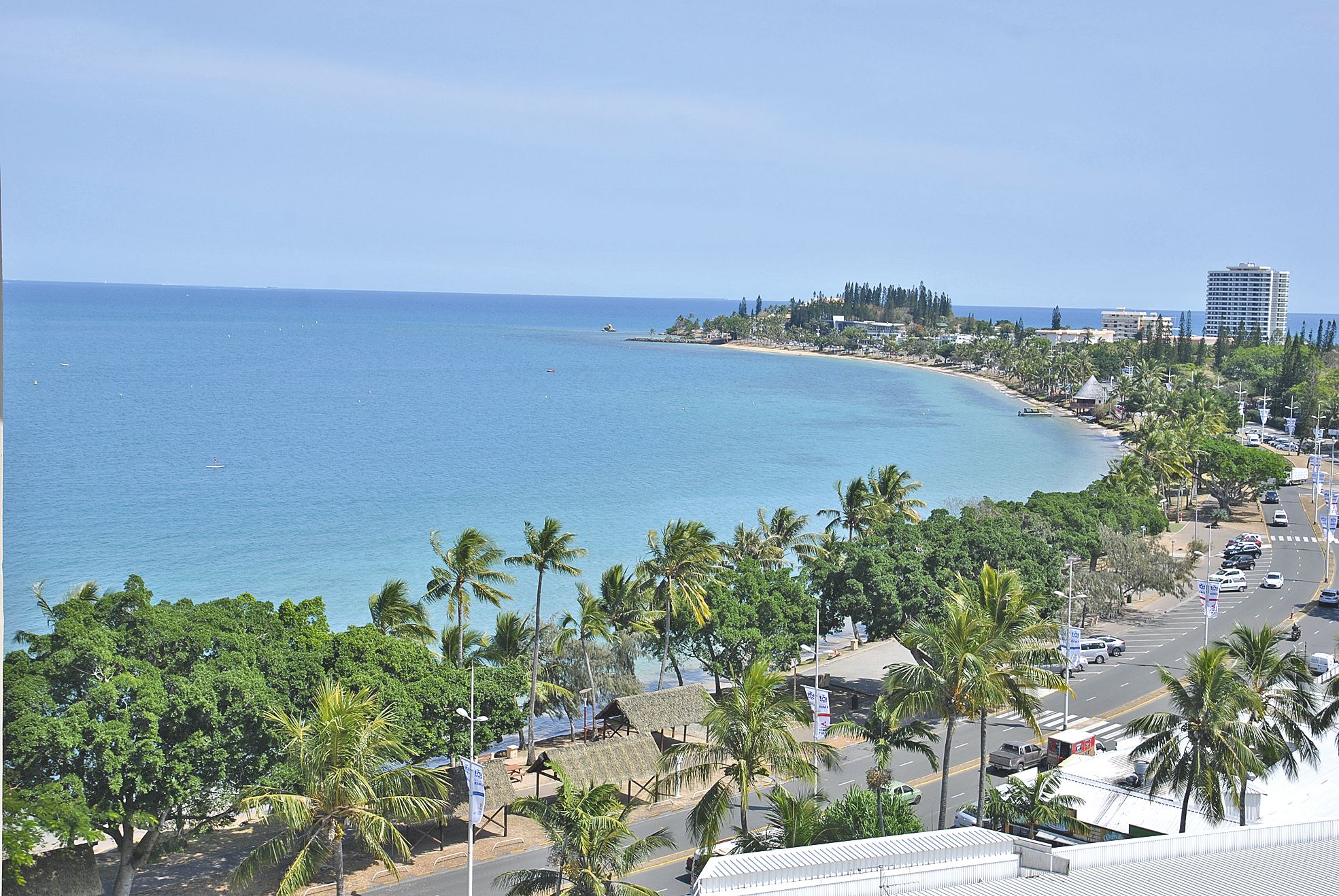 Les chambres offrent une vue magnifique sur la plage de l’Anse-Vata, l’un des grands attraits des lieux.
