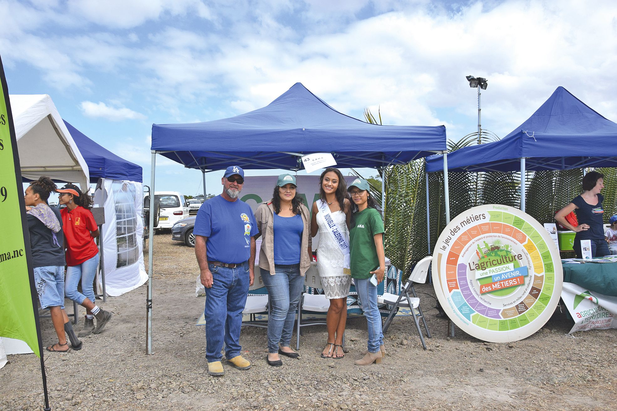 Pour sa première apparition publique en province Nord, Lévina Napoléon, Miss Calédonie 2017, notre ambassadrice de charme à l’élection Miss France 2018, a choisi la Foire de Pouembout 2017. C’est en effet dans une exploitation familiale de Pouembout que l