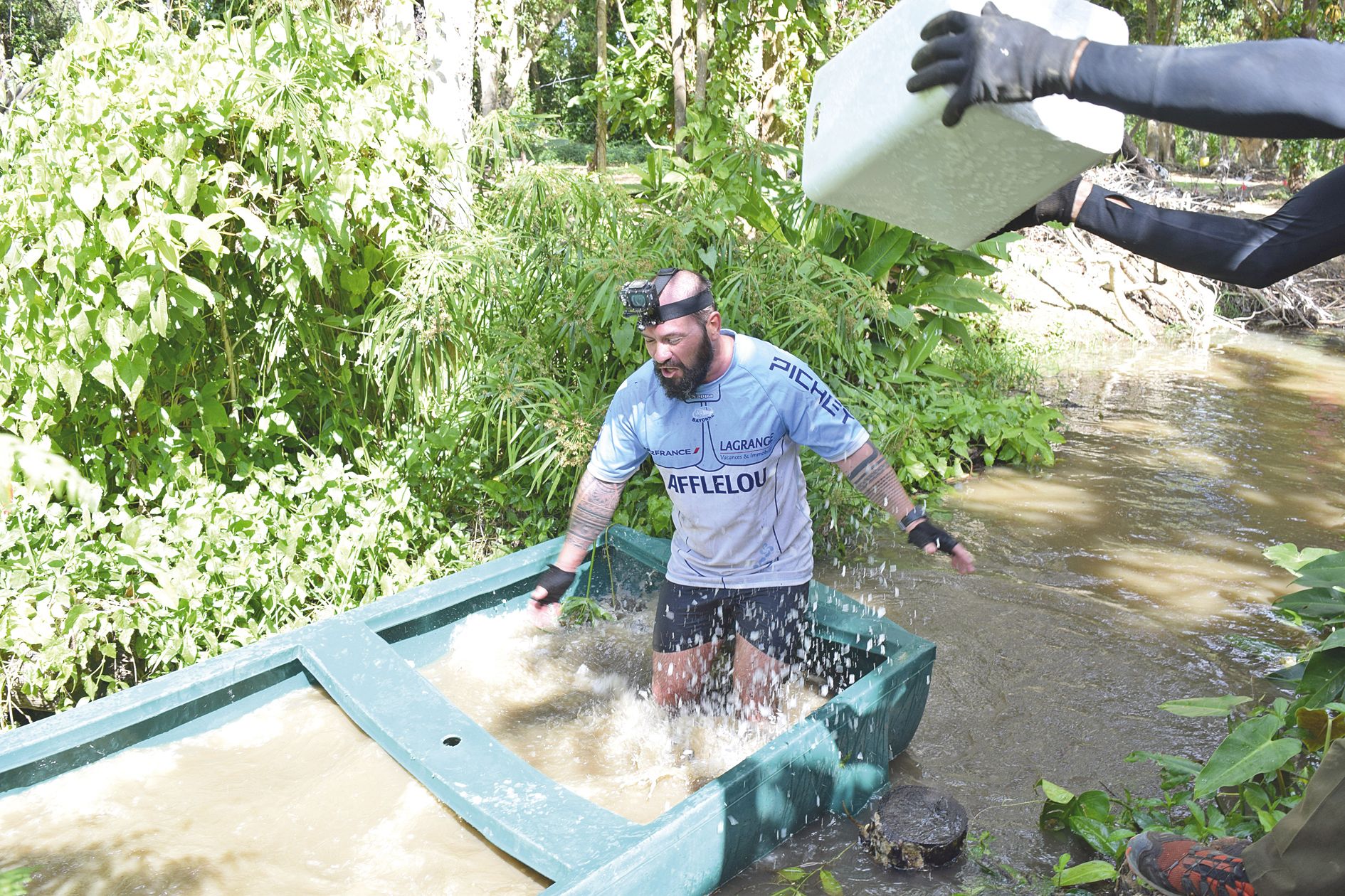 Cette année encore, l’obstacle tant redouté était bien la Viking Pool. Le bac à glaçons a bien revigoré les coureurs. « C’est le plus horrible, mais les petites décharges électriques au début du parcours, c’était pas mal non plus », a constaté l’équipe Al