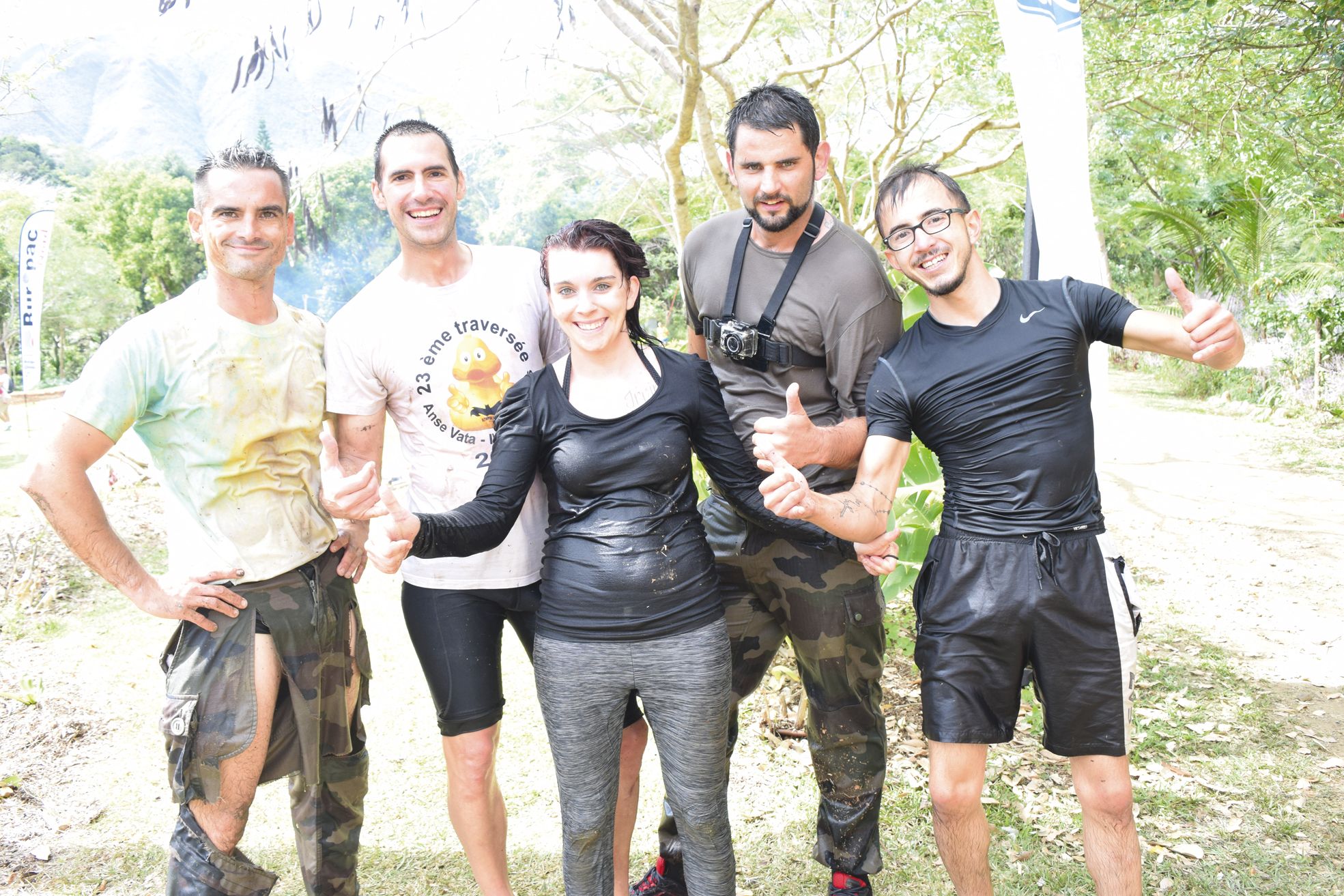 Trempée, les vêtements déchirés mais le sourire aux lèvres, l’équipe des Tri Pat est venue à bout des obstacles en 1 heure et 18 minutes. « Non mais là, c’était juste l’échauffement, c’est par où le départ du parcours ? », lâchent-ils avec humour, ravis d