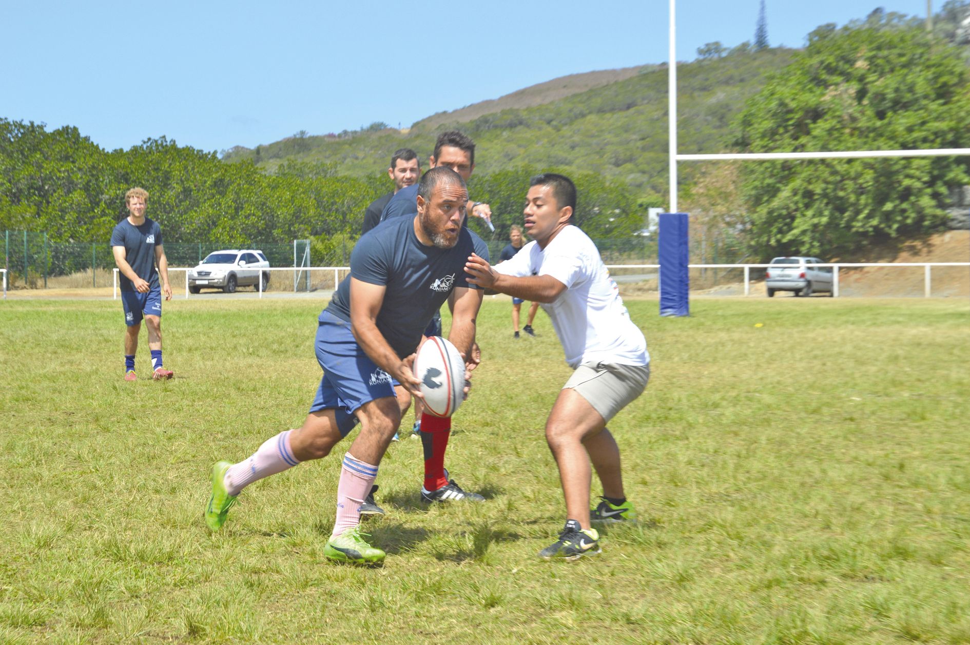 Le premier tournoi de touch rugby s’est déroulé samedi matin, au stade de Rivière-Salée, sur l’invitation des Old Beans, organisateurs de l’événement. Une centaine de personnes ont participé, à l’image des équipes de KNS et de Home Design (photo). À la di