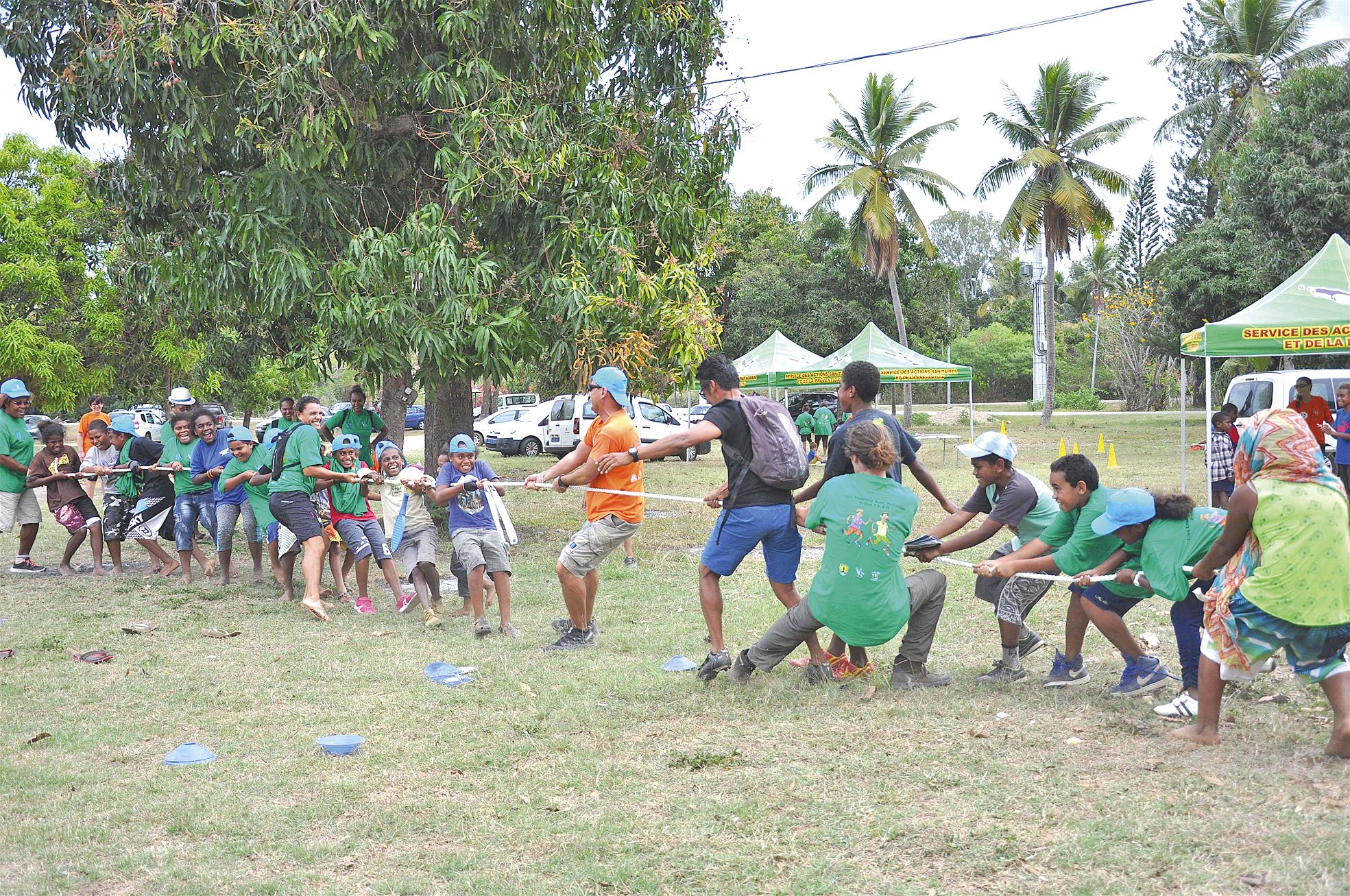 Dans le cadre de la campagne « Manger mieux et bouger plus », les élèves de trois classes de l’école publique de Kaala-Gomen ont adhéré au projet EN BOU (Ensemble bougeons) lancé par la DASS PS. Ce programme consiste à cocher dans un carnet un cube « éner