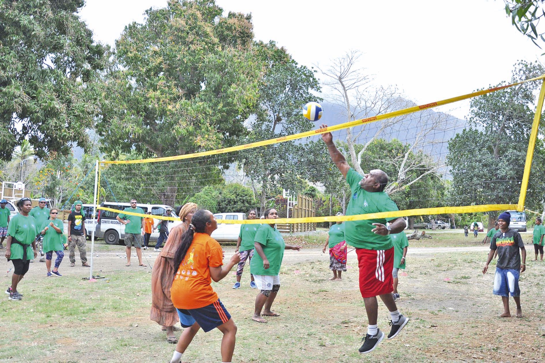 Jeunes et moins jeunes ont pris à cœur de participer aux activités physiques proposées par les organisateurs.