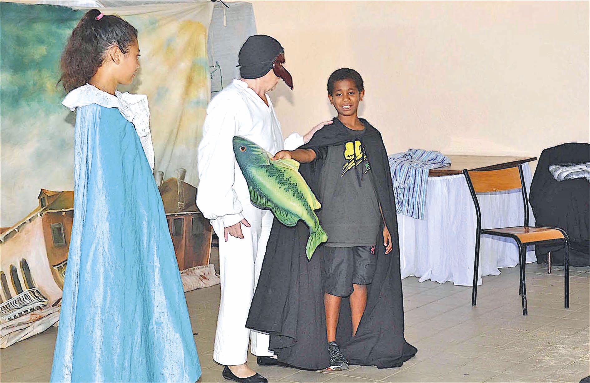 Les apprentis acteurs sont vite entrés dans le vif du sujet et ont joué leur rôle, écoutant d’abord le souffleur.