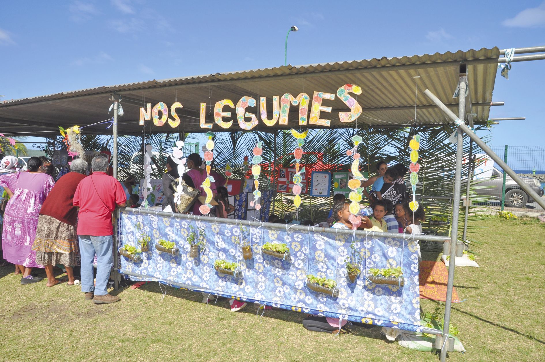 Enseignants et enfants ont mis un soin particulier à préparer leur stand, comme celui des légumes. Couleurs, décorations, panneaux de présentation, tables de démonstrations…  Un tableau festif pour le plaisir des parents visiteurs.