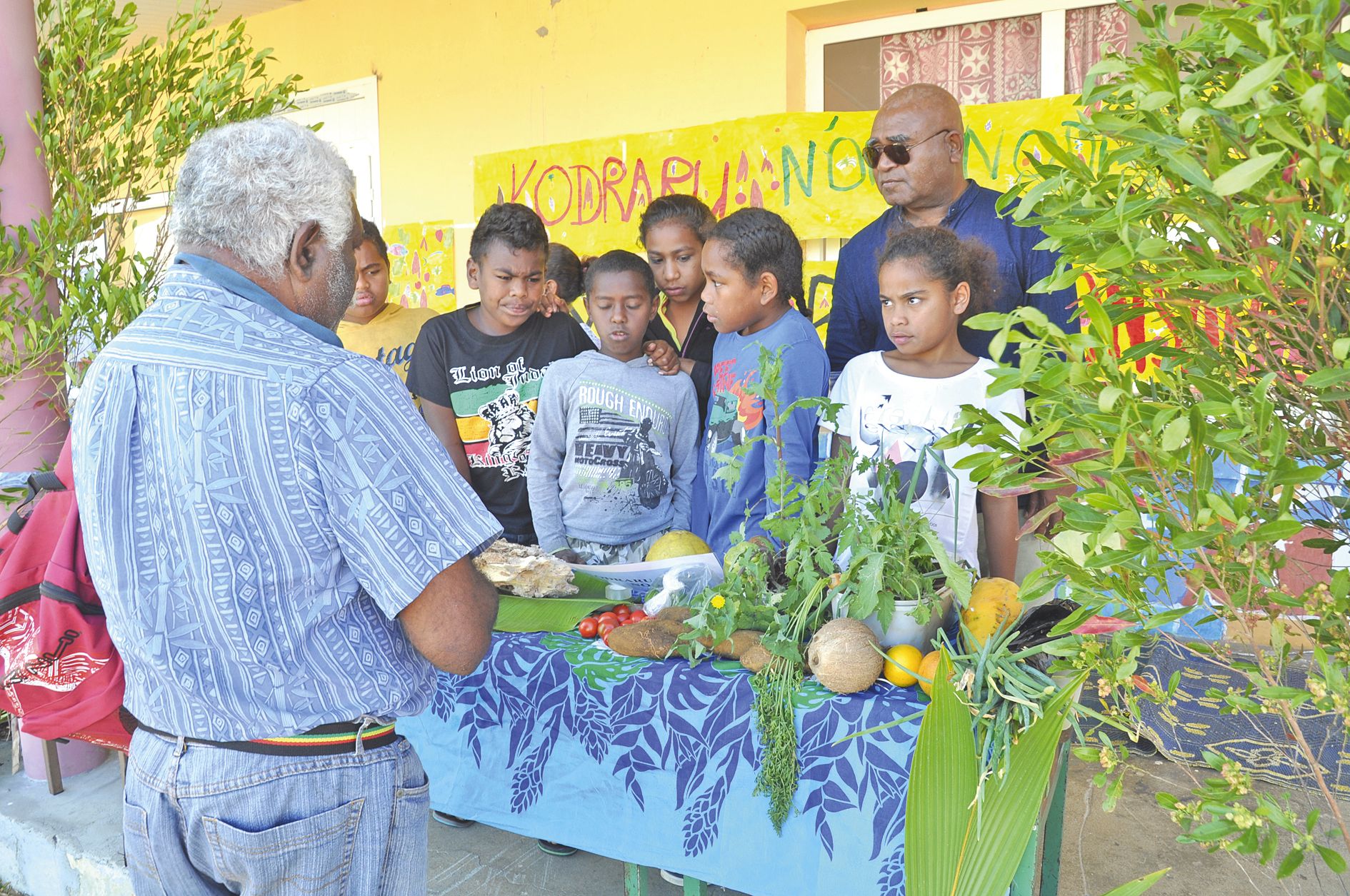 Travailler sur une thématique scientifique, le faire en collectif ou encore prendre la parole devant des adultes. Un exercice qui fait grandir les enfants comme ces jeunes CM1 de  Cengeité qui défendent le « manger responsable » avec leur maître Richard.