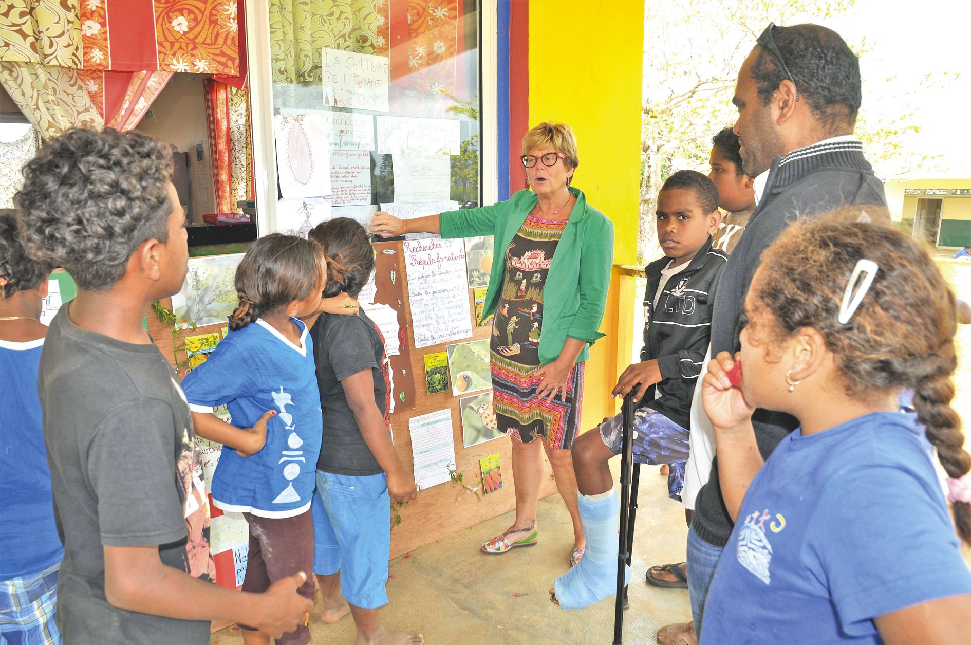 Personnel du monde éducatif et professionnel de Maré se sont succédé devant les stands pour juger et désigner les lauréats qui participeront à la fête vendredi à Tadine.