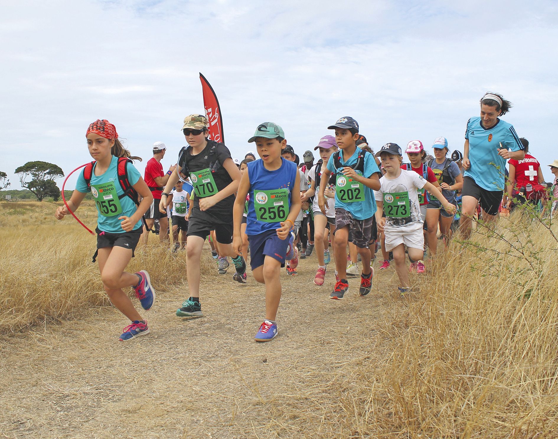 Le circuit vert, long de 4 kilomètres, a permis à de nombreux enfants de participer, comme les grands, à ce trek, sportif, familial  et caritatif. A 10 heures, dimanche, Pierre Emmanuel et Christelle Bourgeois, deux membres de l’organisation, ont donné le