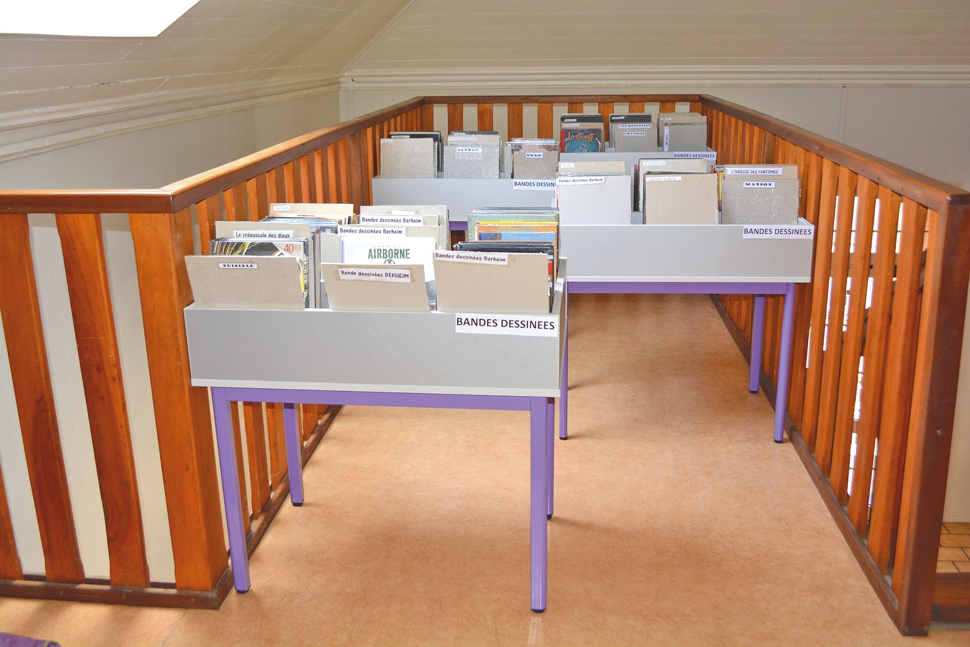 L’étage a été optimisé au maximum pour accueillir de nouveaux services, comme le coin BD adultes (photo) et la cyberbase.