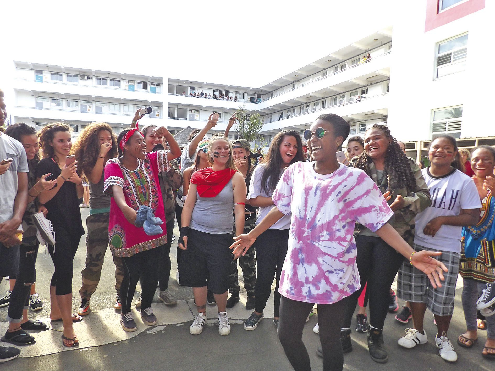 La sono a craché les décibels toute la matinée, pour le plus grand bonheur des lycéens qui ont filmé les meilleures chorégraphies de leurs camarades.
