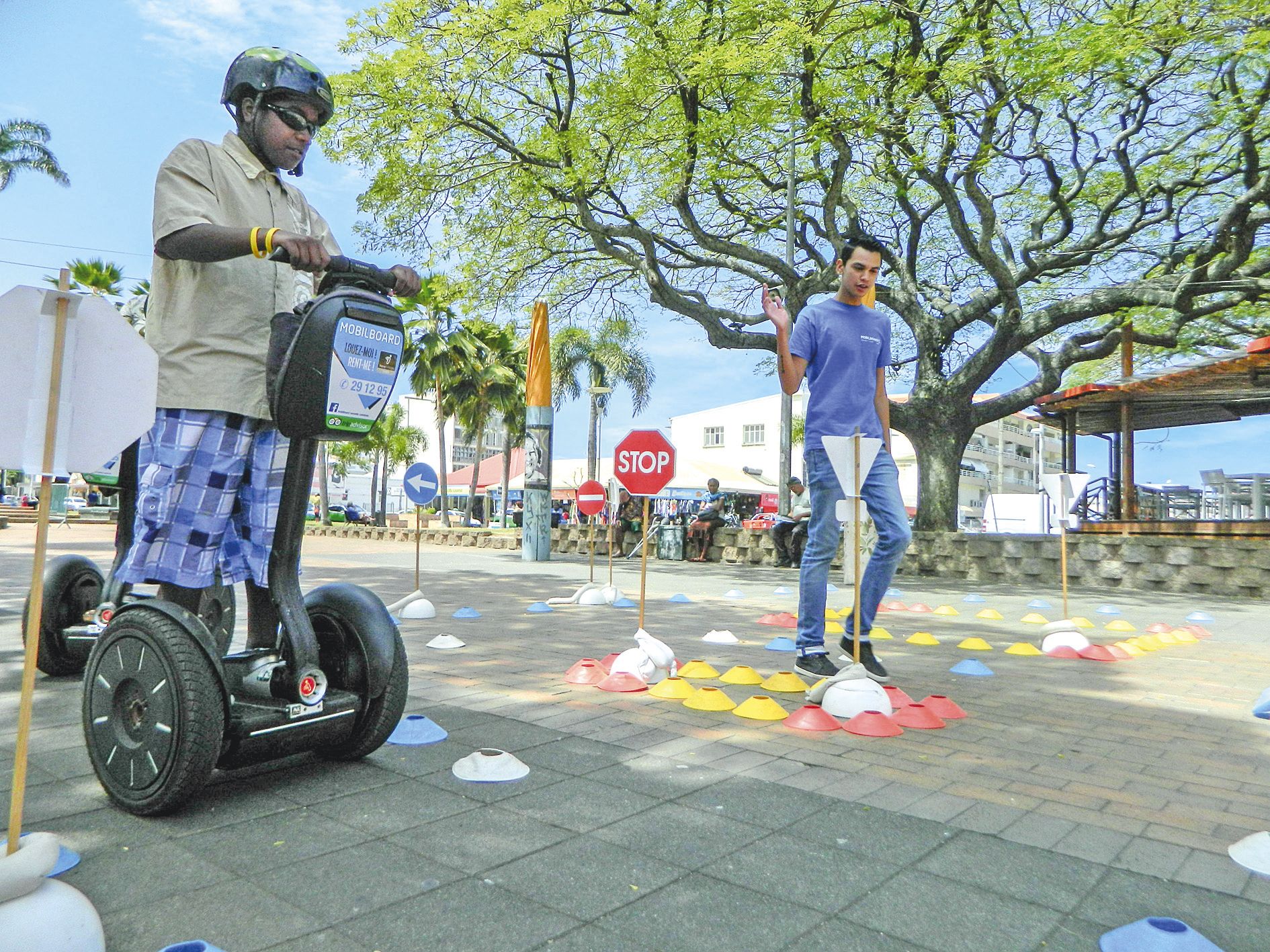 Bien implantés en ville, les segways, qui peuvent eux aussi se louer, nécessitent tout  de même un petit apprentissage, comme les visiteurs ont pu s’en rendre compte hier.