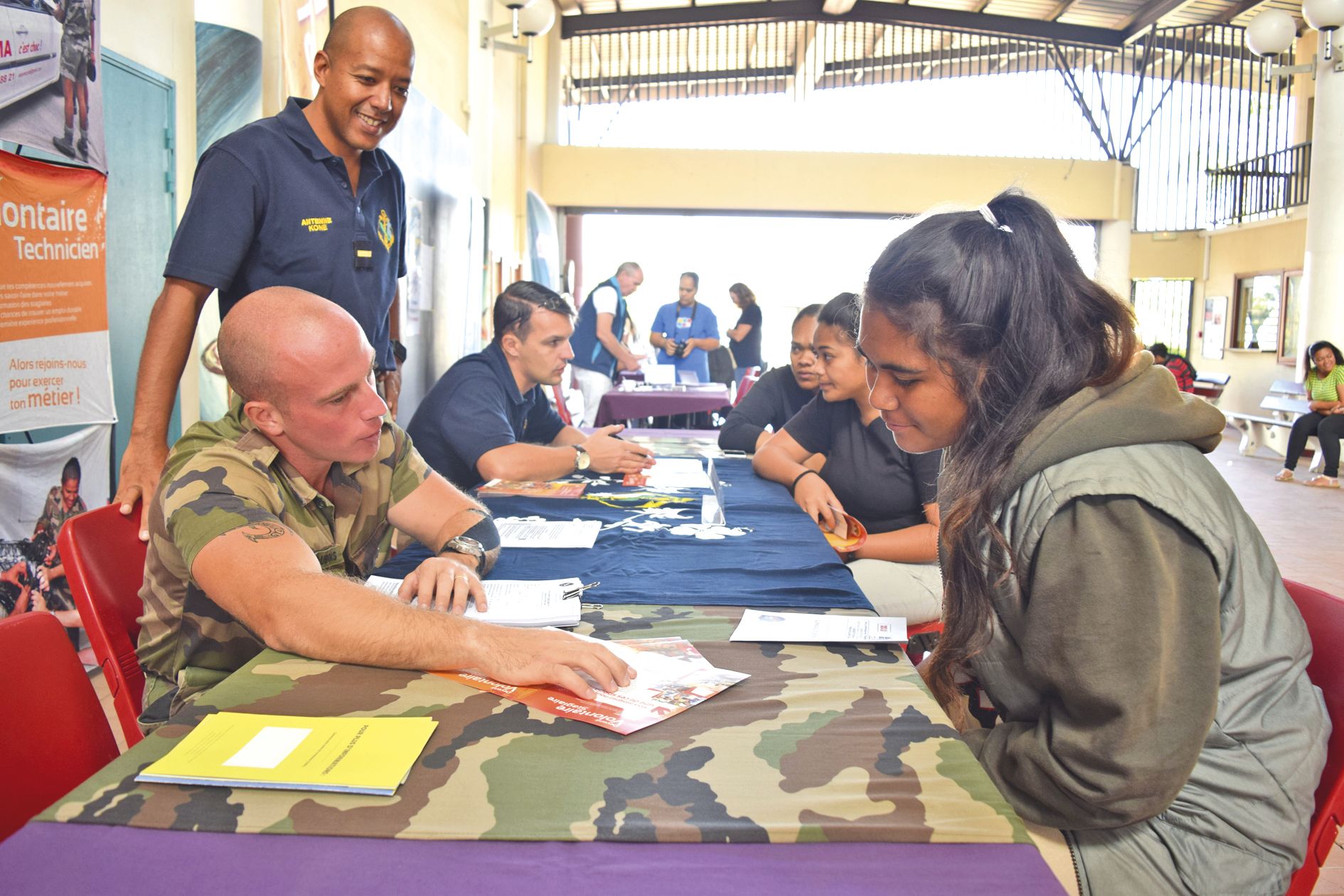 « Au RSMA, si les jeunes veulent s’investir dans l’armée, on les prépare physiquement et mentalement lors d’un stage pour qu’ils découvrent les différentes possibilités et montent une carrière militaire », a rappelé pour sa part l’adjudant-chef Ramsamy, chef de l'insertion du RSMA( (régiment sur service militaire adapté)