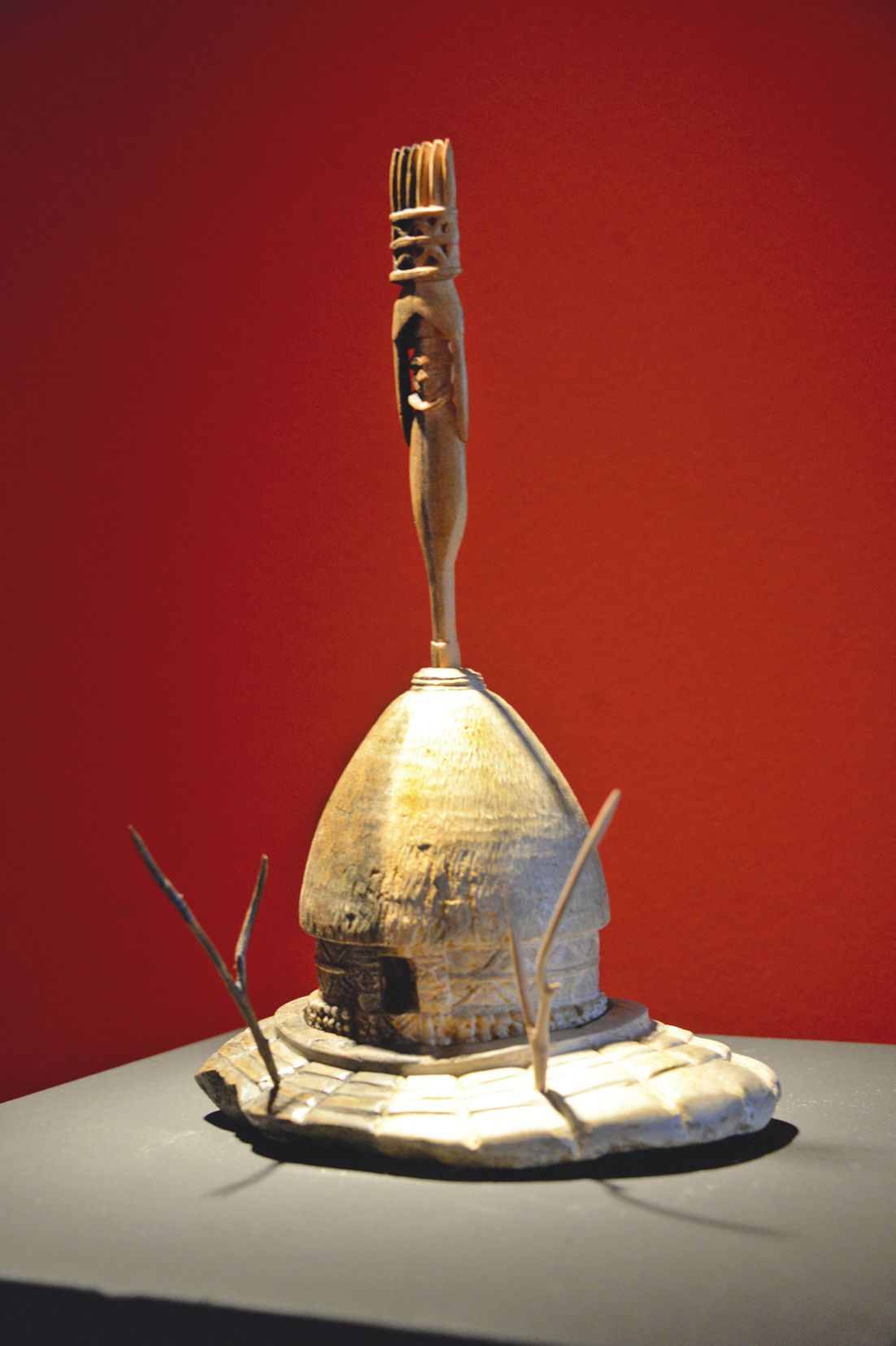 Plusieurs œuvres en pierre-savon illustrent un savoir-faire extrêmement minutieux.