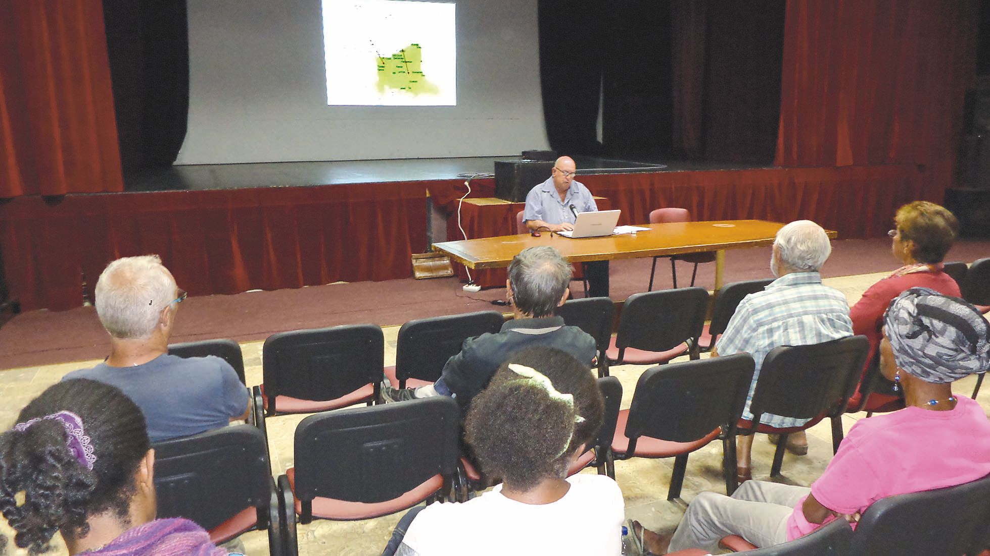 Tout a commencé vendredi au centre socioculturel. L’historien Jerry Delathière a tenu une conférence sur les migrations dans la région de La Foa, concernant les Européens, les Indiens, les Javanais, les Japonais, les Wallisiens et Futuniens et les Polynés