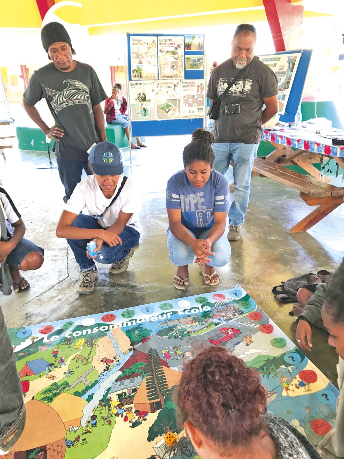 Le centre d’initiation à l’environnement et l’association Hô-Ût ont fait le déplacement et ont proposé des ateliers et des expositions sur le thème du recyclage des déchets. En tout, une vingtaine d’ateliers diversifiés ont été proposés durant quatre heur