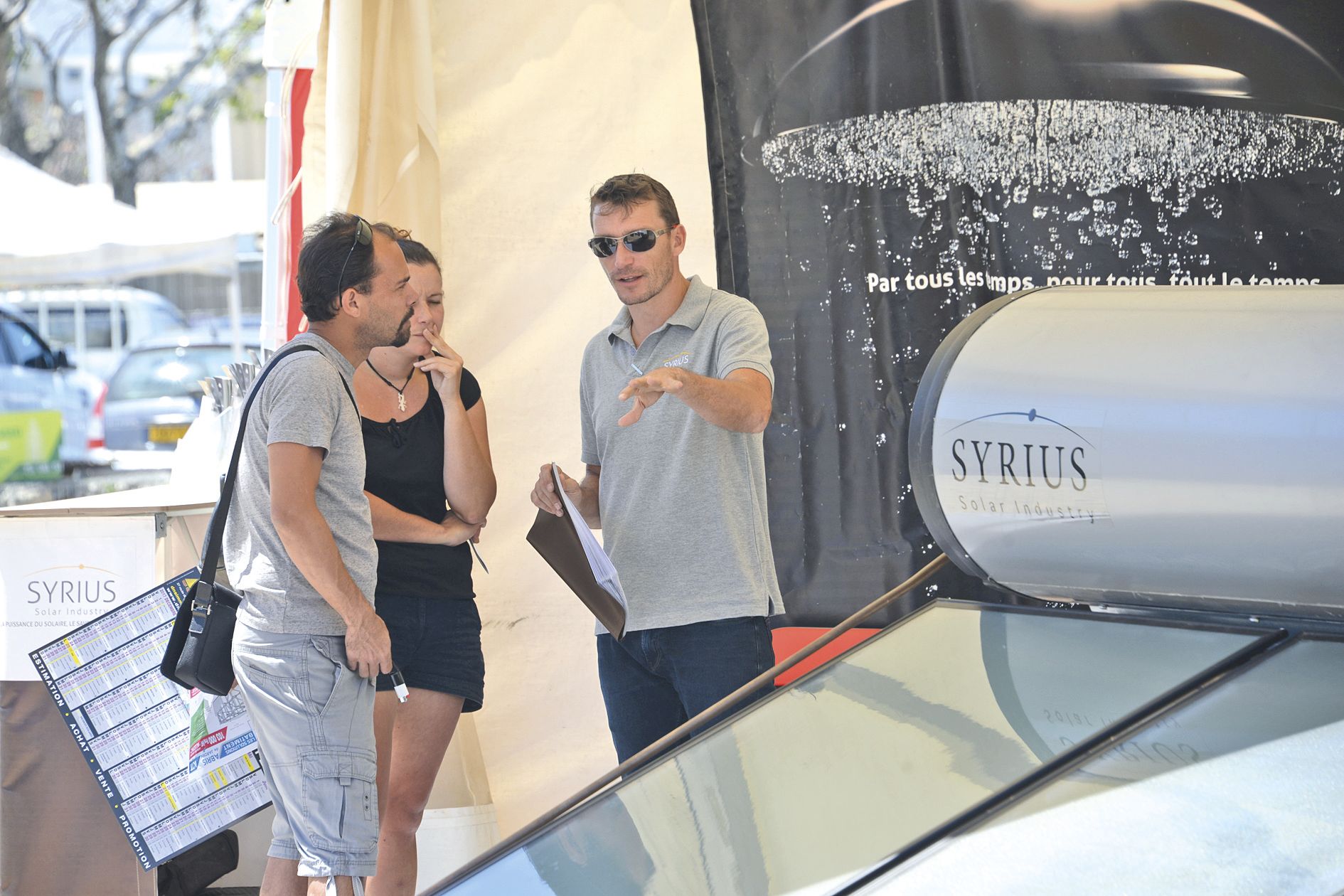 Le chauffe-eau solaire est dans la liste des recommandations du Point info énergie, comme de nombreux autres produits  en exposition. Chez Syrius, Laurent Fischer propose le ballon de 300 litres avec thermosiphon.