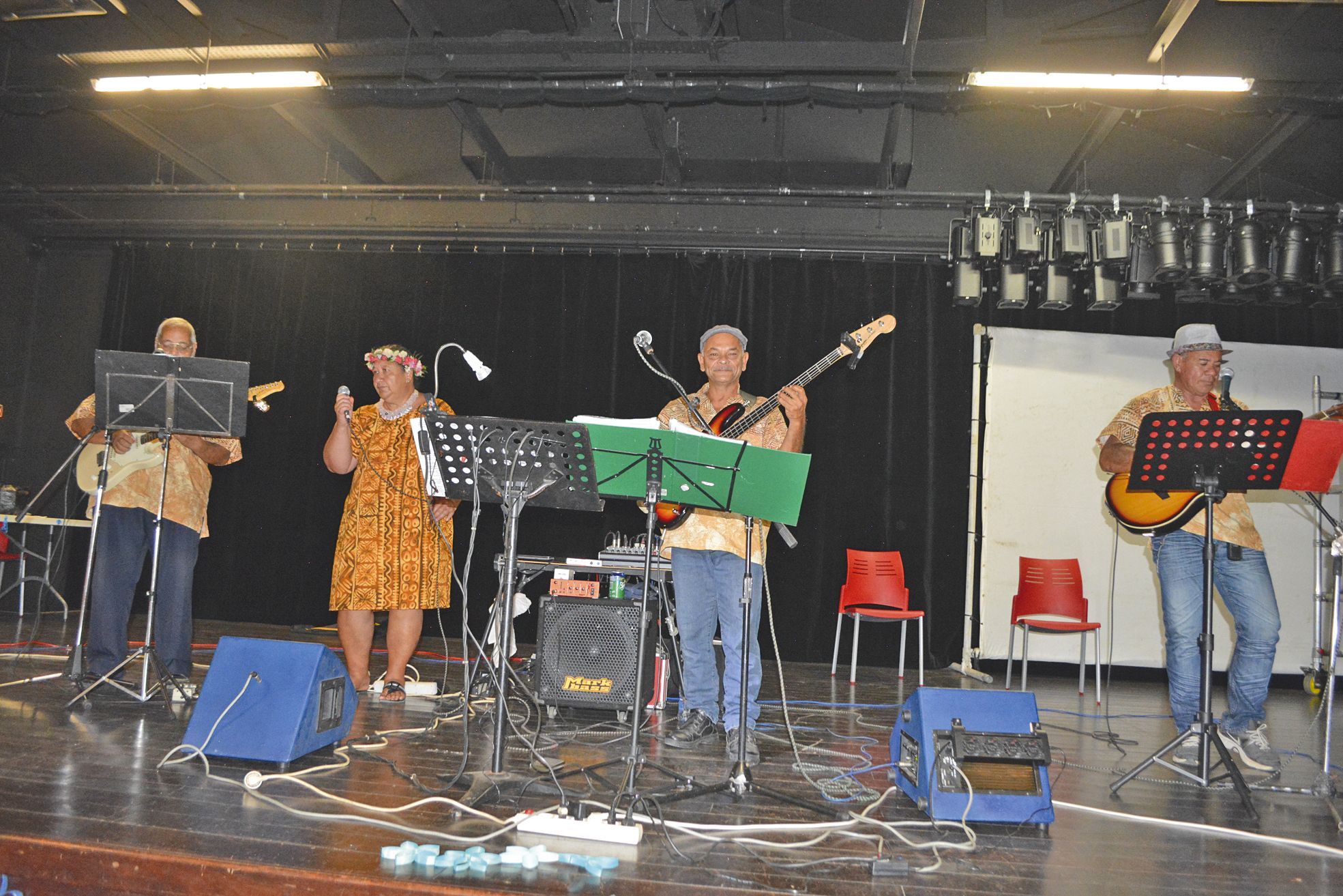 Les organisateurs ont fait appel au groupe Dad pour l’animation musicale. Ses membres ont mis le feu à la salle et ont fait danser les seniors jusqu’en fin d’après-midi.