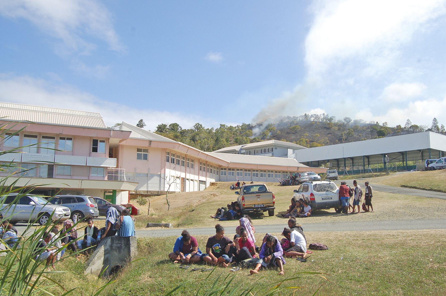 A Touho, tous les élèves du lycée ont été rassemblés lors d’une alerte incendie. L’intervention des pompiers a permis d’éviter le pire. Une fois de plus.