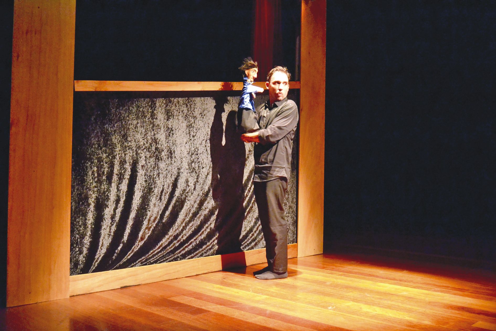 C’est une mise en abyme drôle et maligne du métier de  comédien que proposait le spectacle Marionnettes en quête d’hauteur, de la compagnie Les Incompressibles, vendredi et samedi, au Petit théâtre de Boulari.